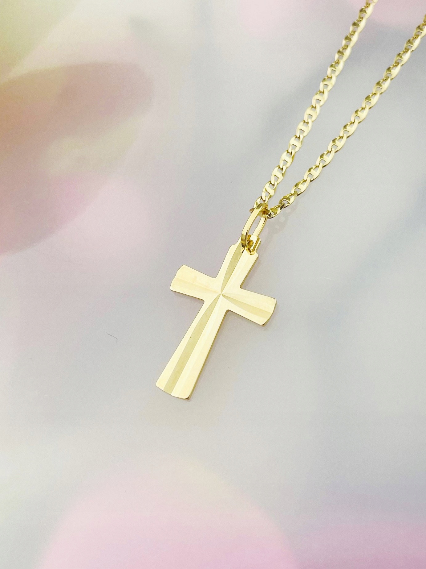 Zlatý klasický jednoduchý frézovaný křížek Svaté Přijímání Křest