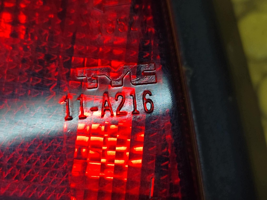 RENAULT MEGANE and light left rear part