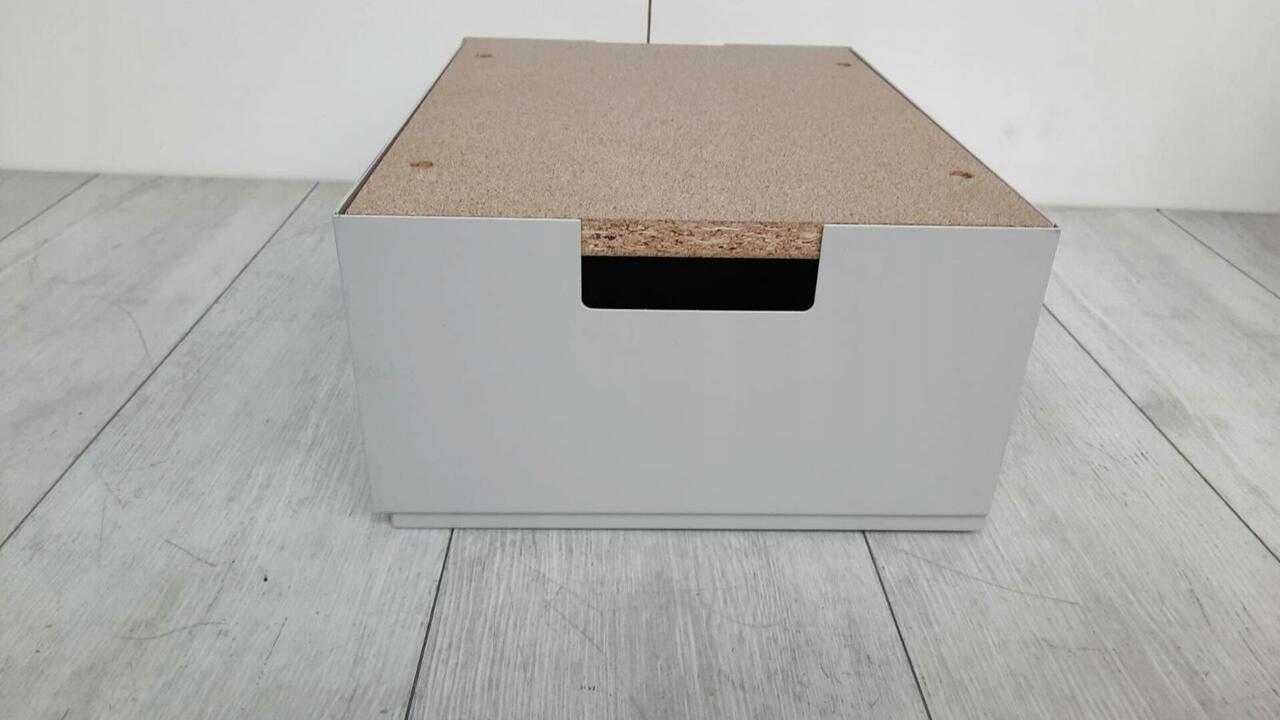 Szafka na wzmacniacz antenowy SKT QAS3040 30x40x15 Model QAS3040