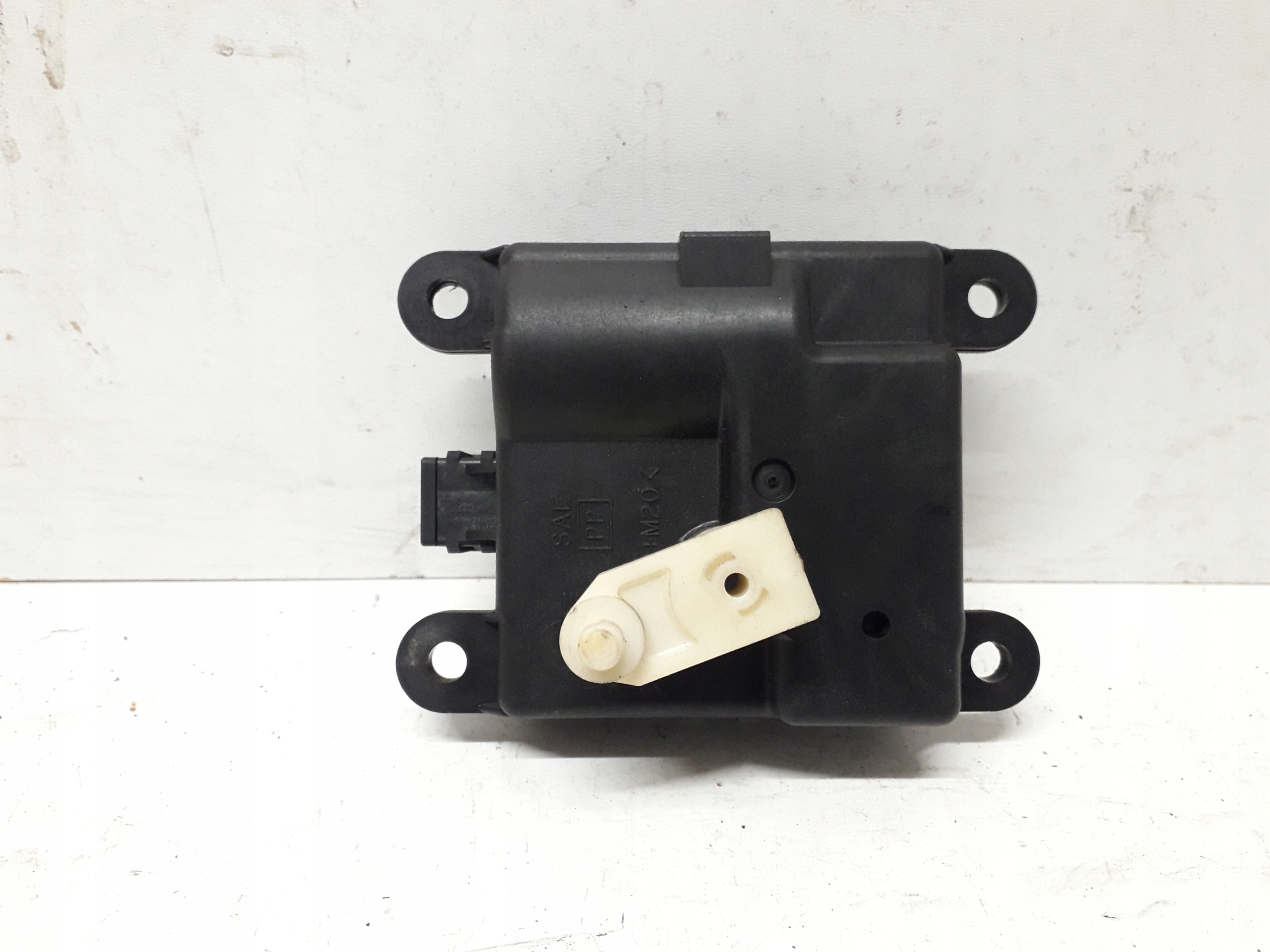 NISSAN ALMERA N16 03- SILNICZEK NAGRZEWNICY 3C27030850