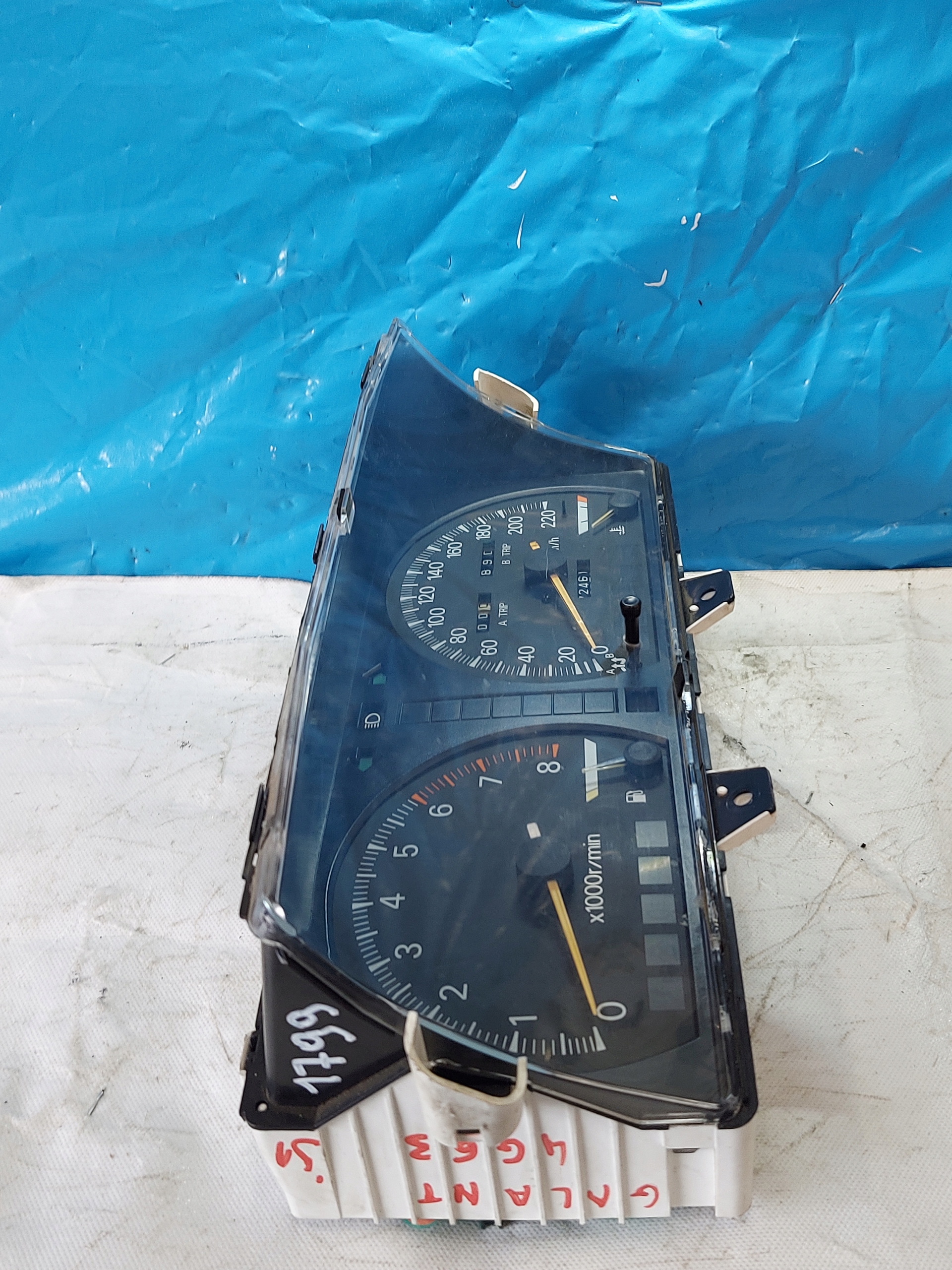 dials clock MITSUBISHI GALANT V 2.0 B MB521495