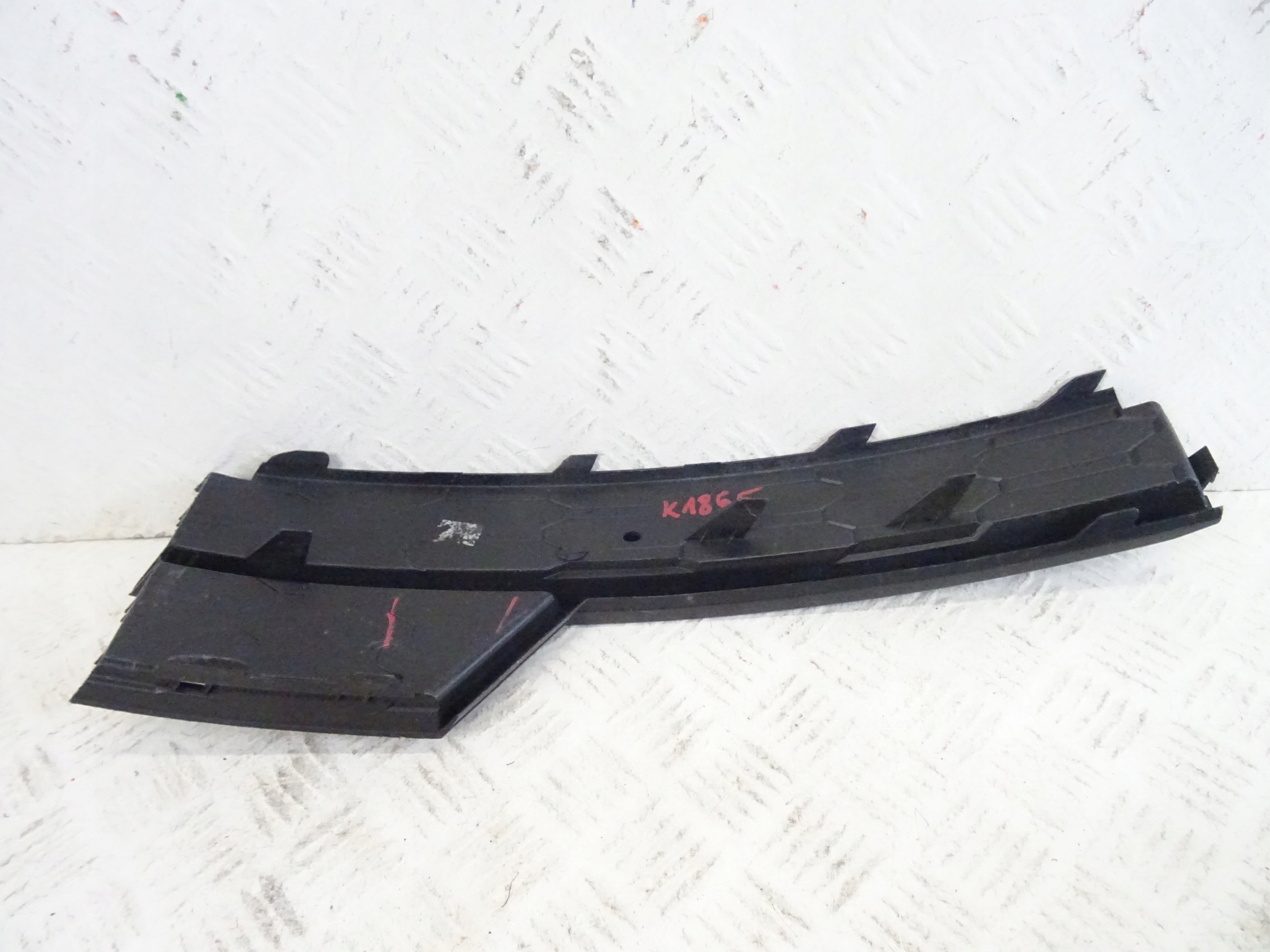 grid of a bumper front front left SKODA OCTAVIA III LIFT 5E0807681F