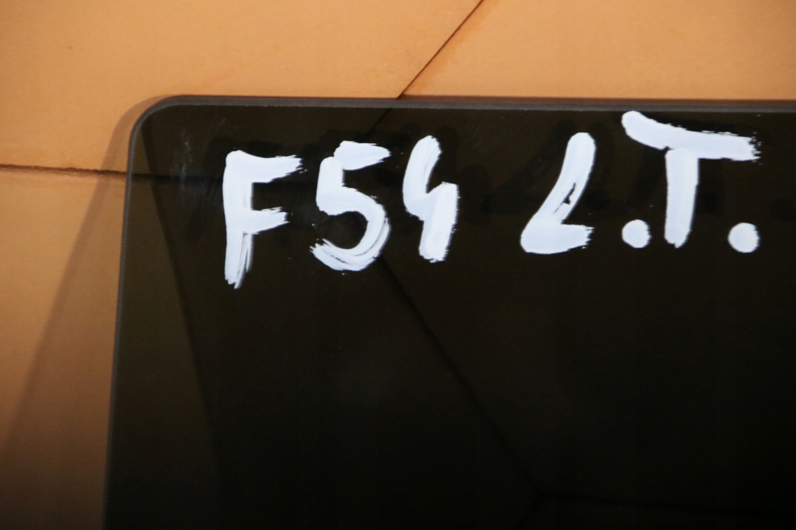 MINI F54 SZYBA BOCZNA DRZWI LEWY TYL PRZYCIEMNIONA Installation side Left rear