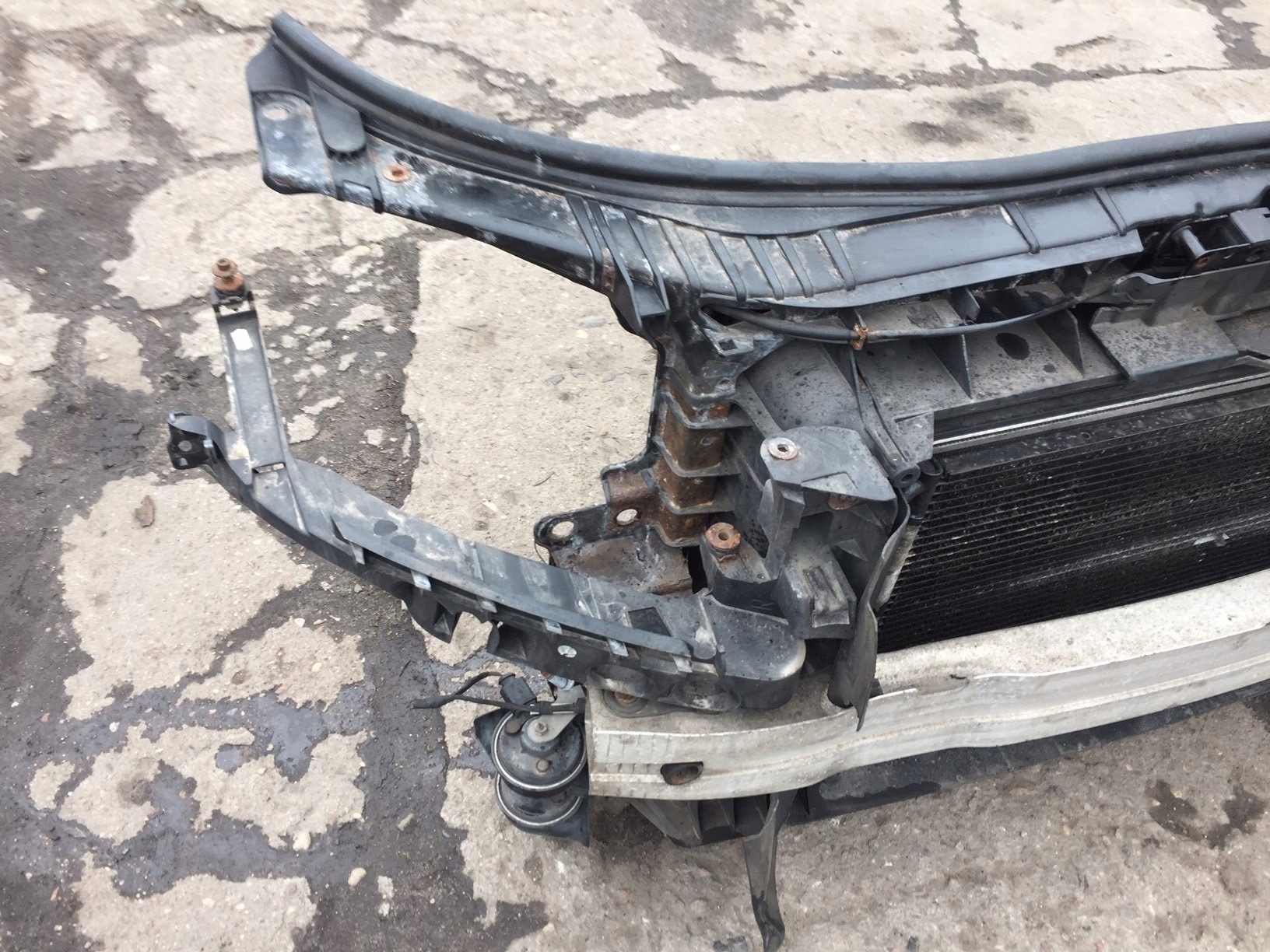 A3 8P 1.9 TDI support panel for radiators fans radiator