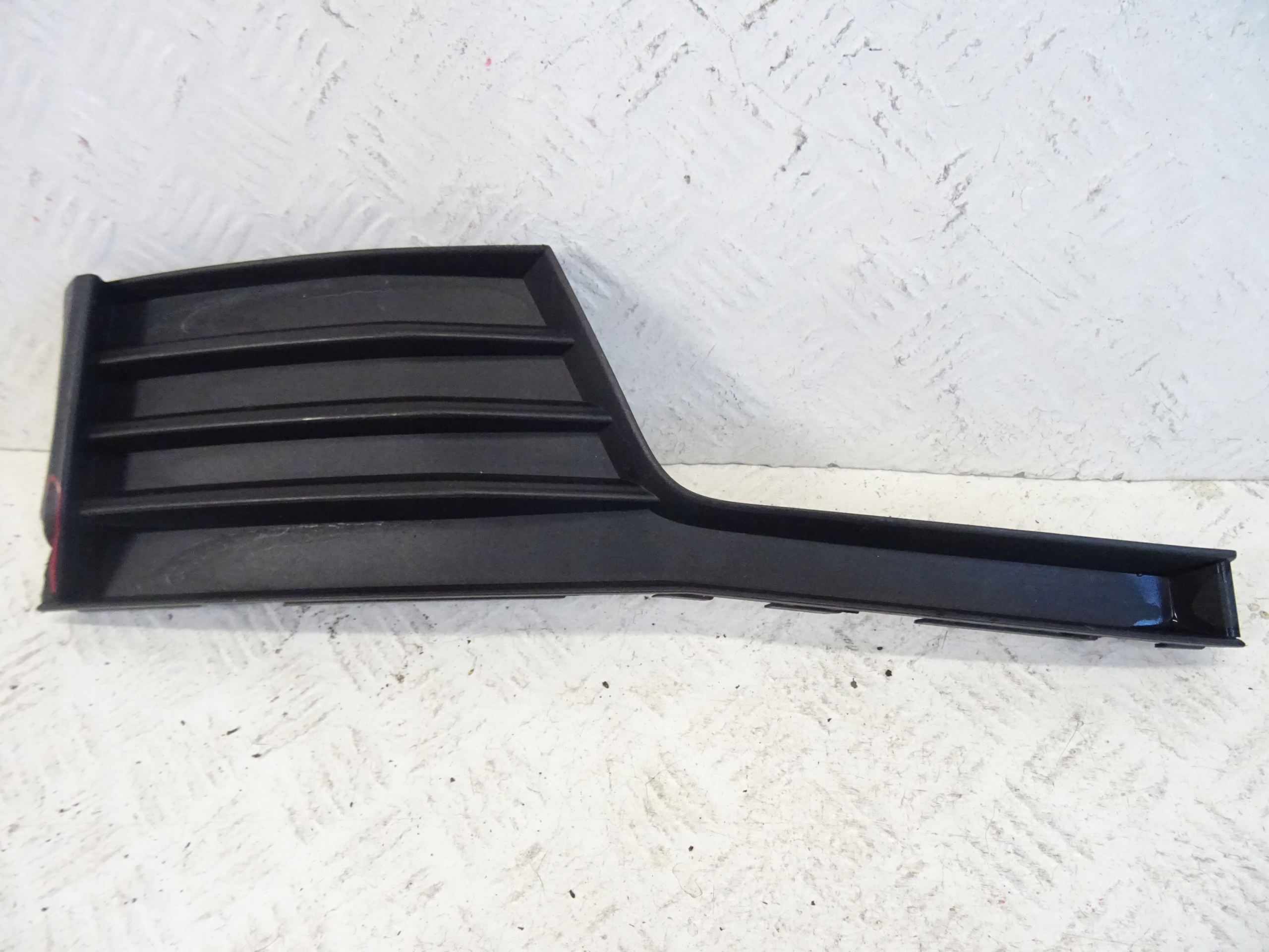 grid of a bumper front front right AUDI A3 8V LIFT 8V3807682M