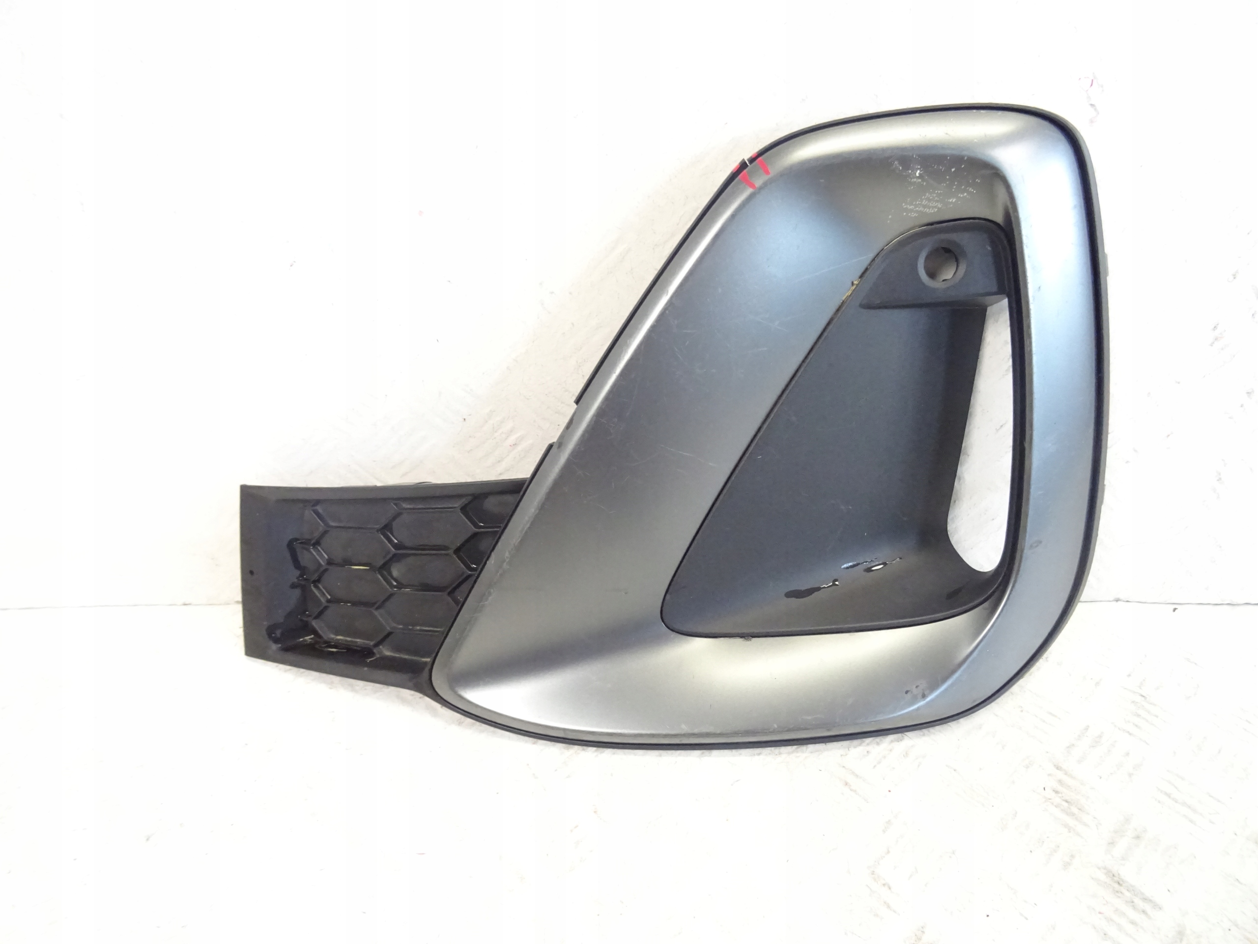 grid of a bumper front front left AUDI A5 B10 8B3807681B