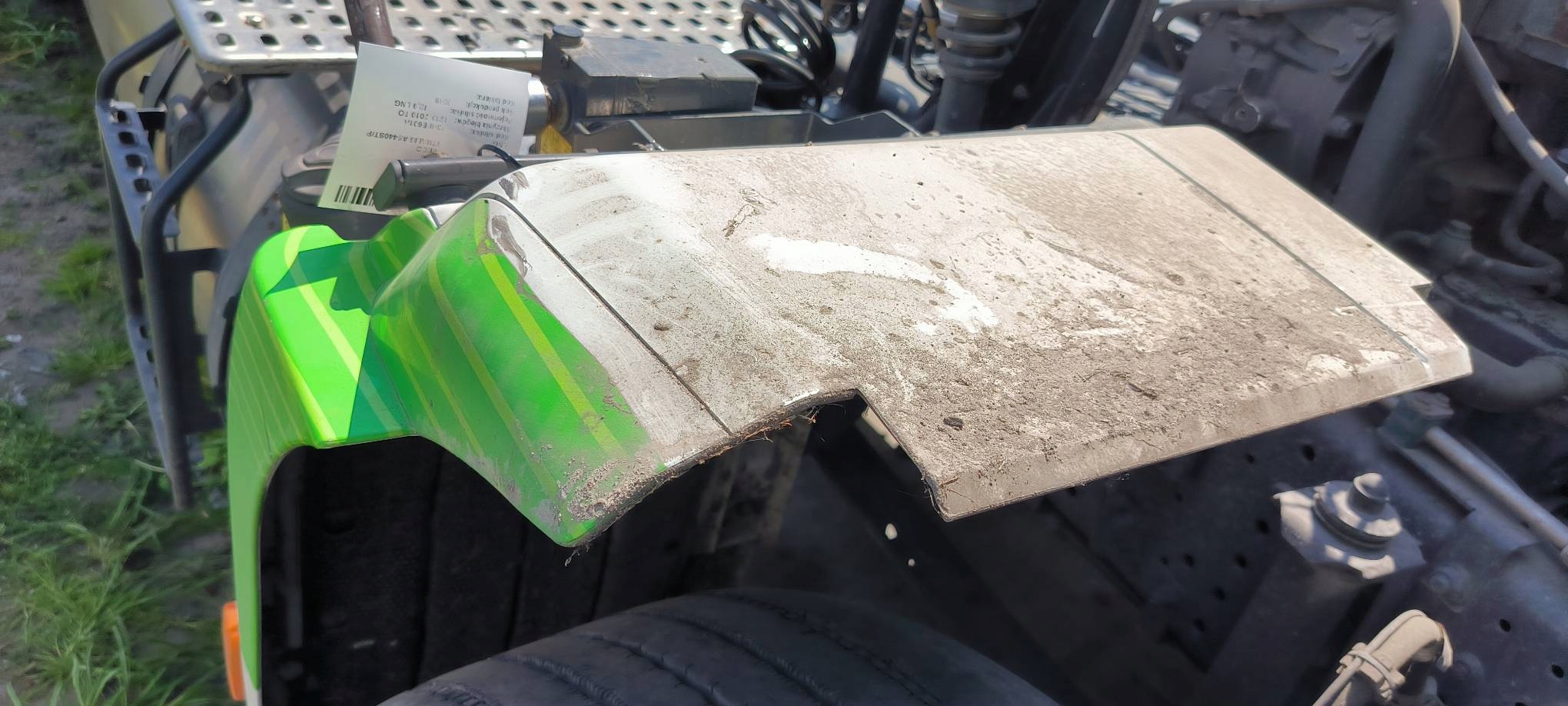 mudguard right front IVECO STRALIS AS440ST/P LNG