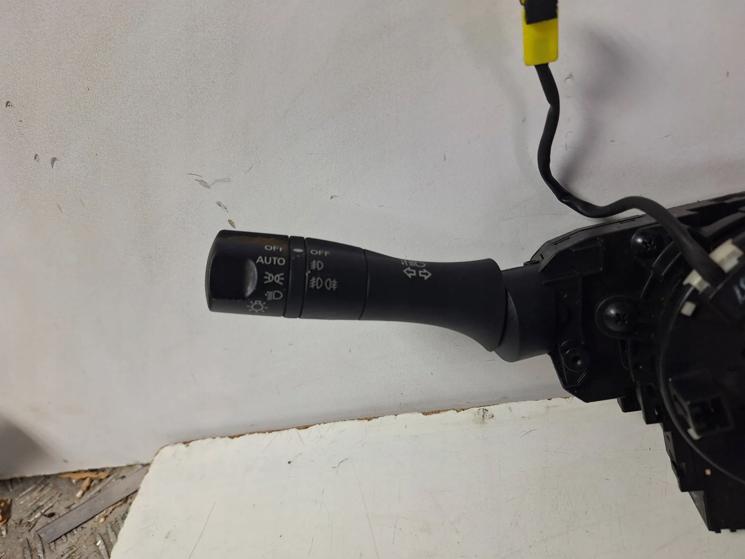 steering wheel levers and controls ring 14A01 Nissan Note II 14