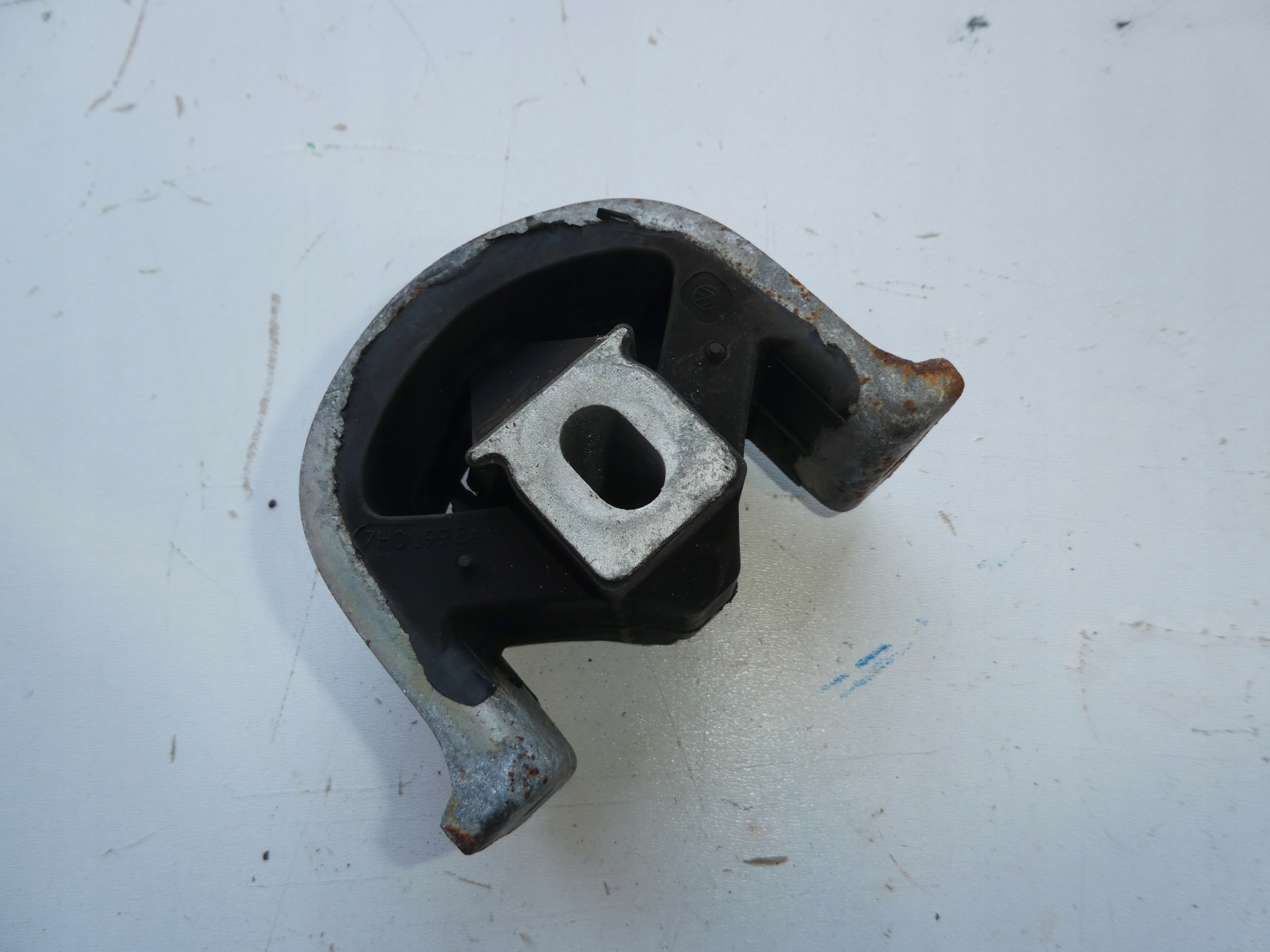 silenblok VW T5 7H0199848D