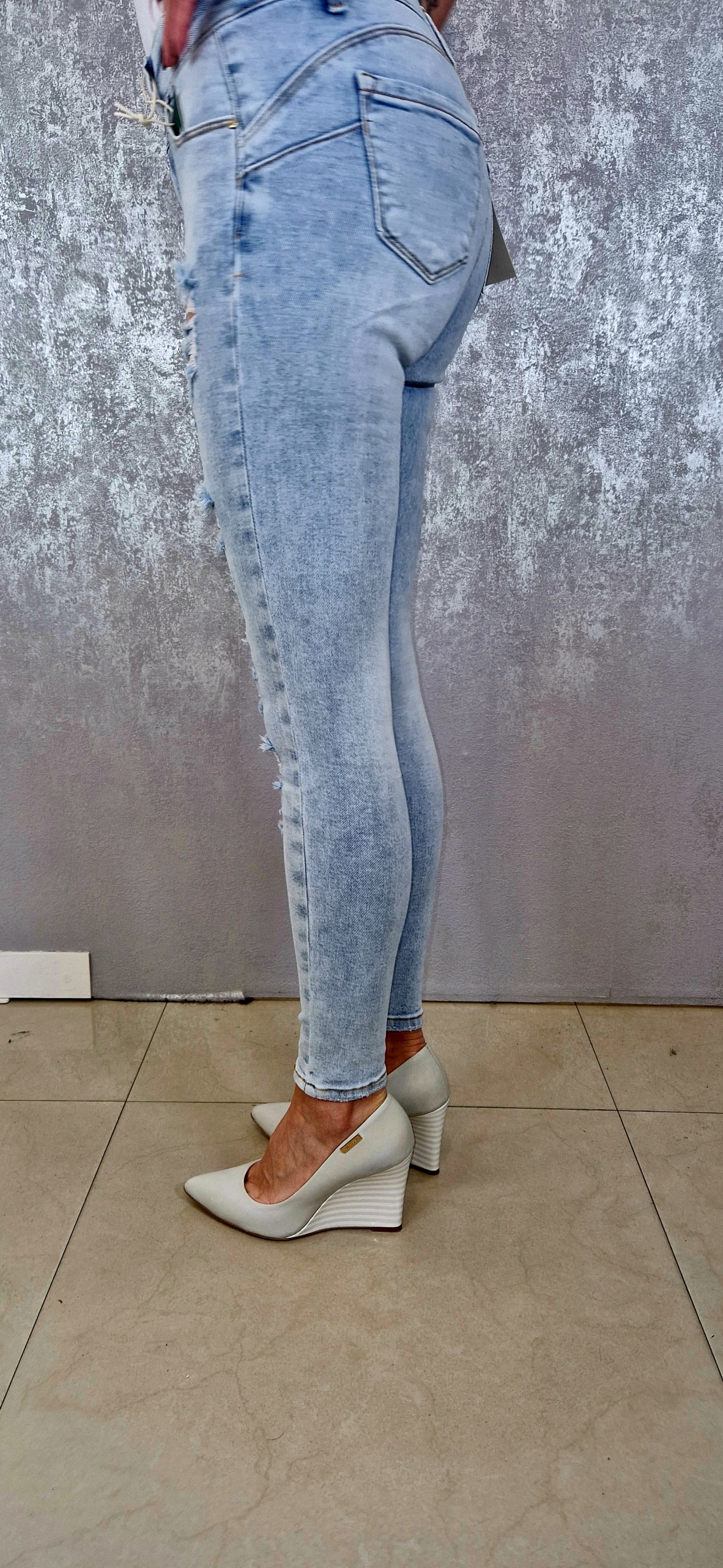 SPODNIE DAMSKIE JEANSY MODELUJĄCE PUSH UP M.SARA Rozmiar XS