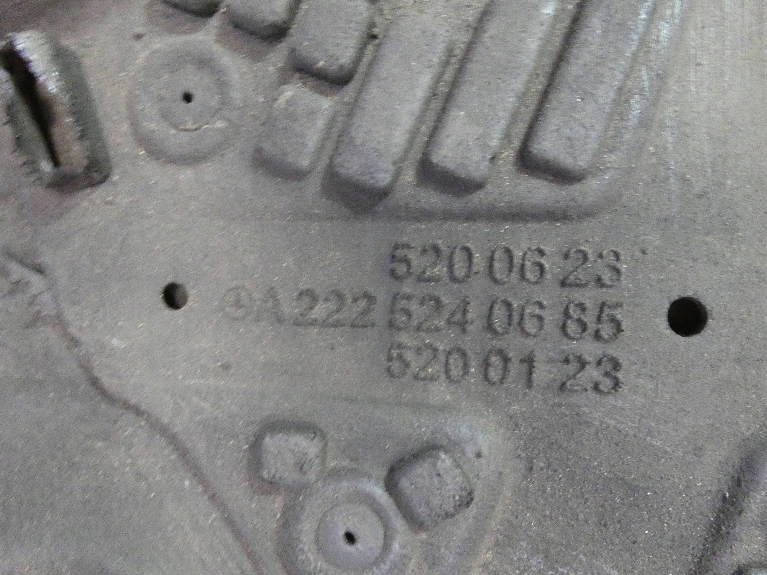 MERCEDES S KLASA W222 cover lower of the engine