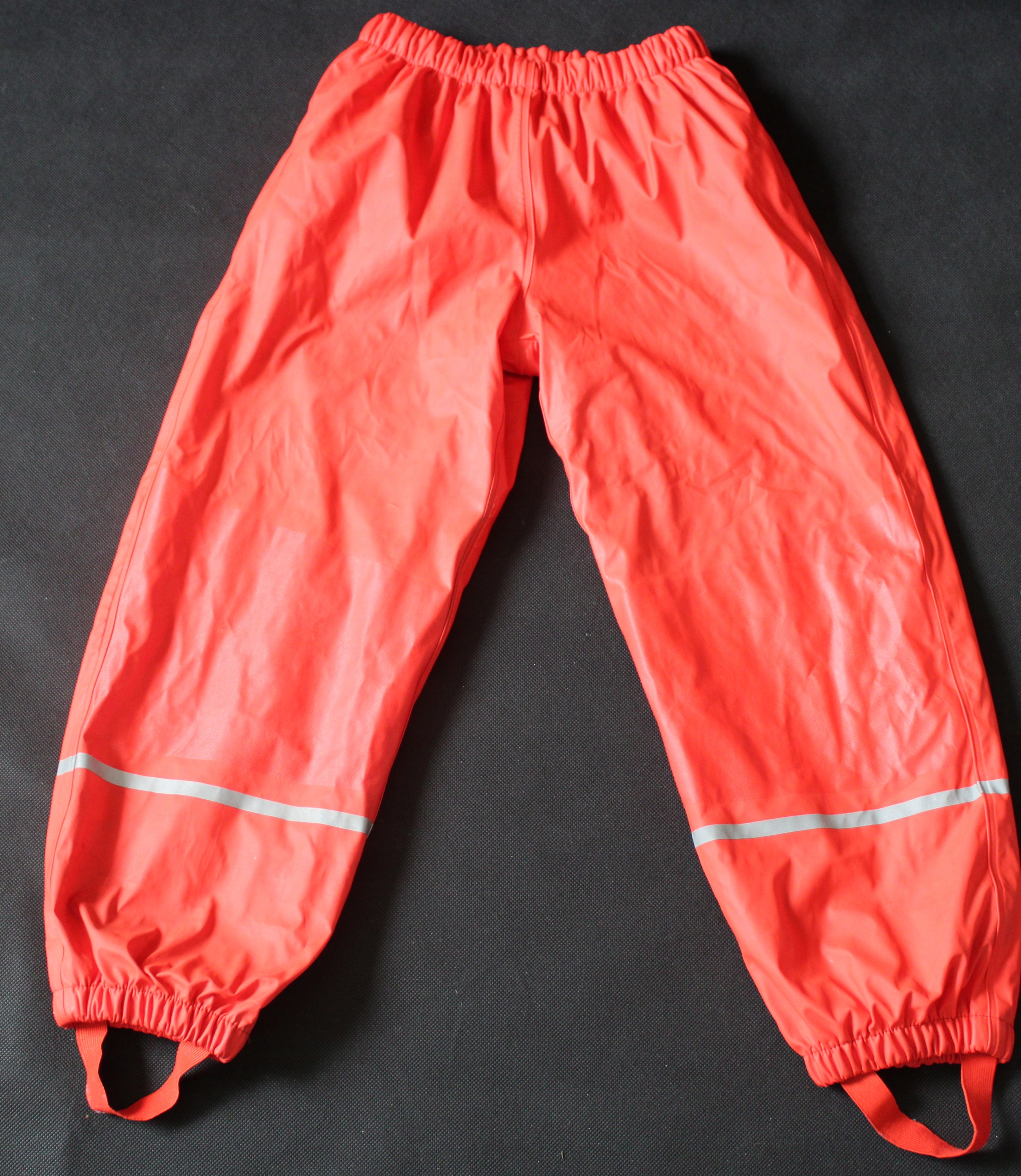 OCIEPLANE GUMOWANE SPODNIE PRZECIWDESZCZOWE ROZ 122/128