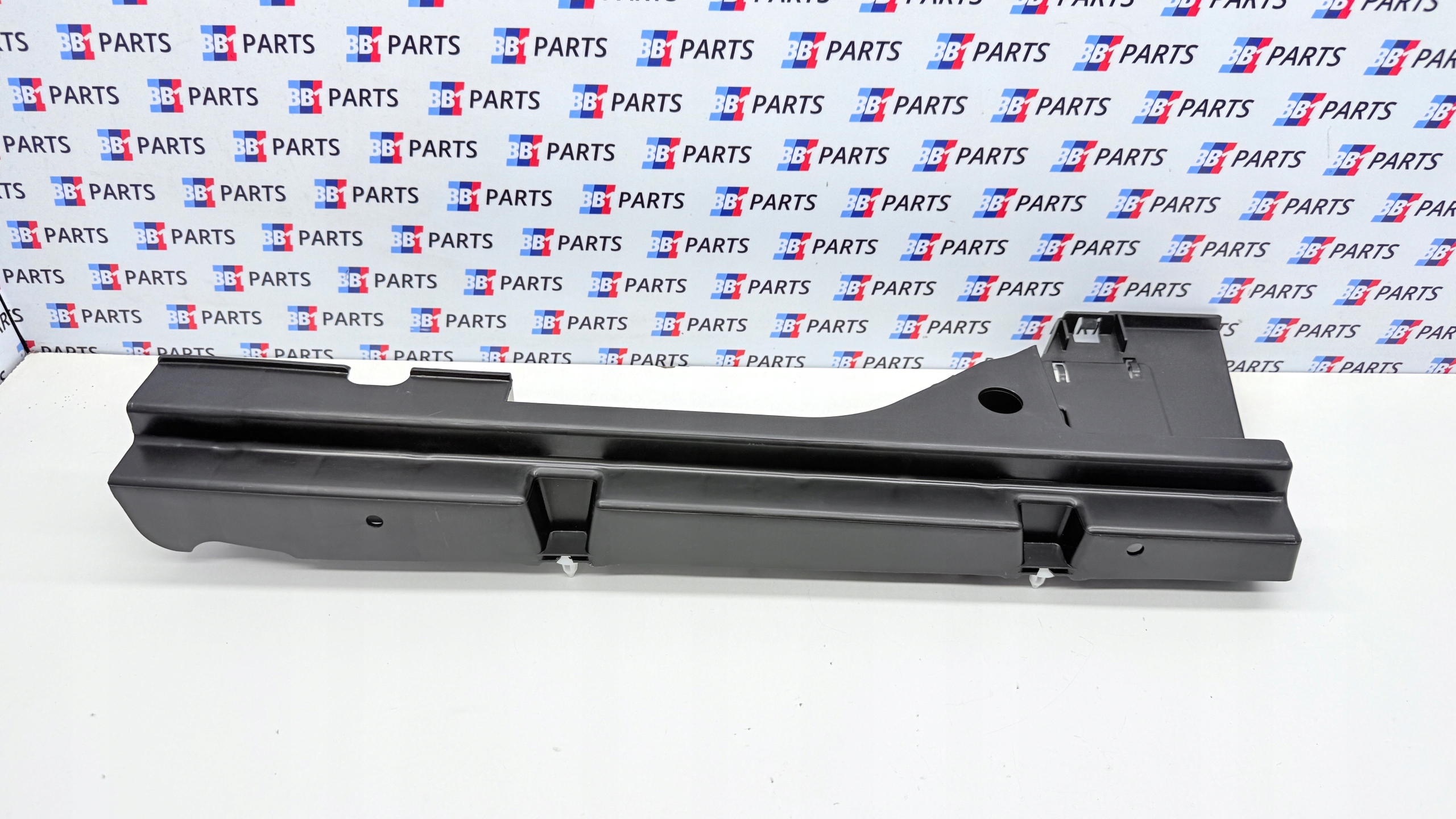 MERCEDES GLA W156 X156 console WNEKI boot right rear part A1568901200