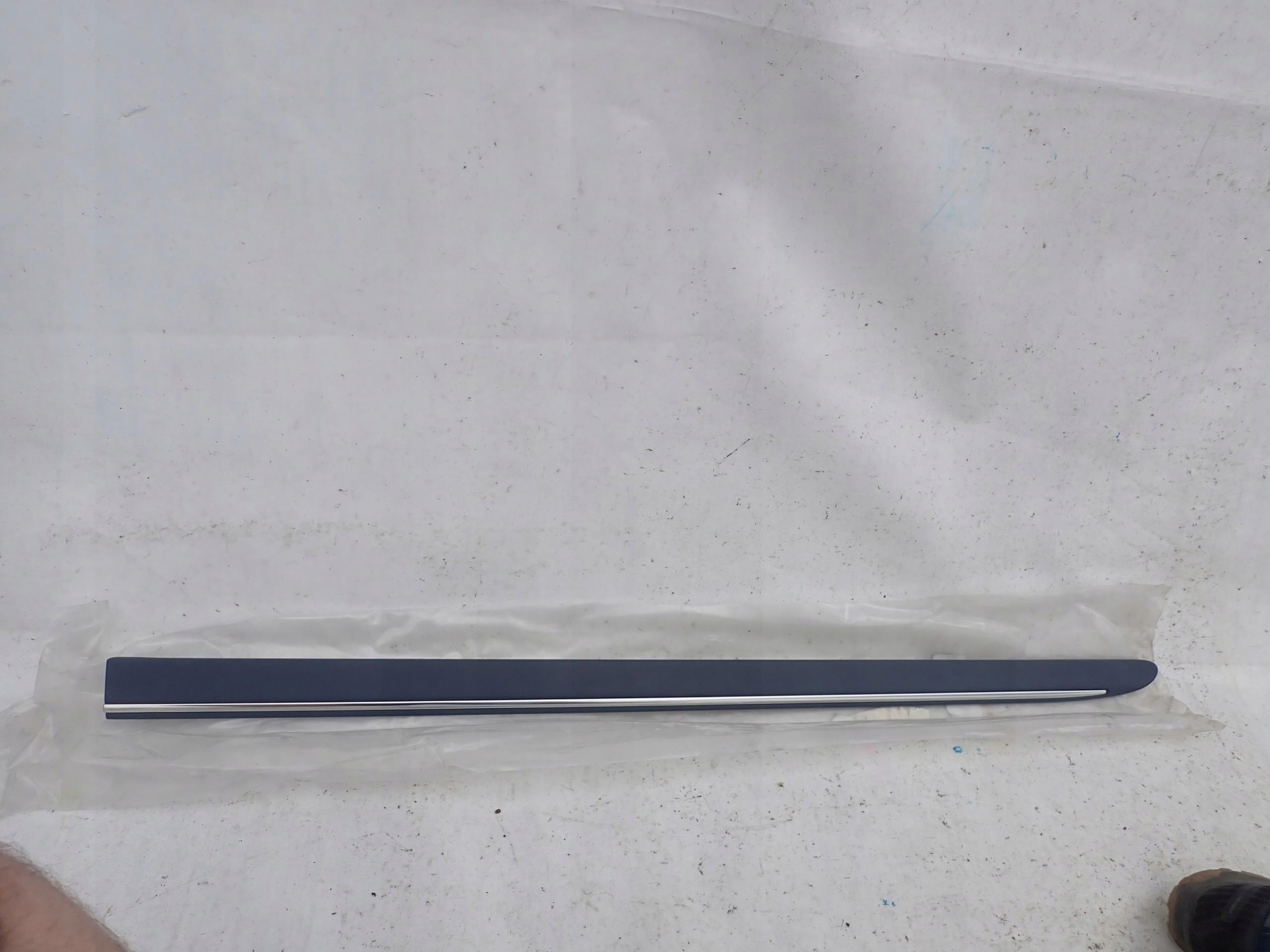 MERCEDES R-KLASA W251 moulding DZWI left front