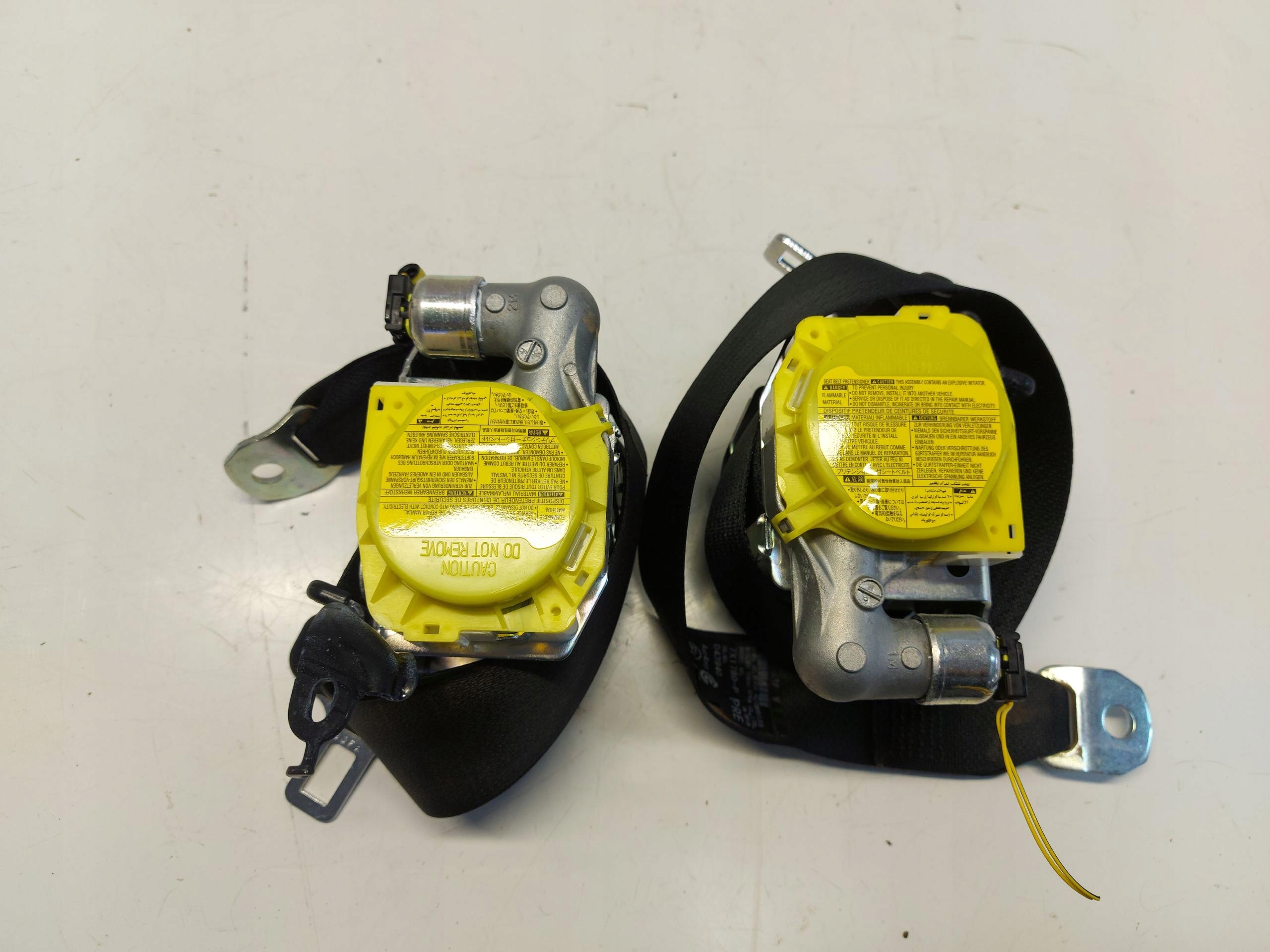 LEXUS RX450H IV Gurten Sicherheits links rechts heck