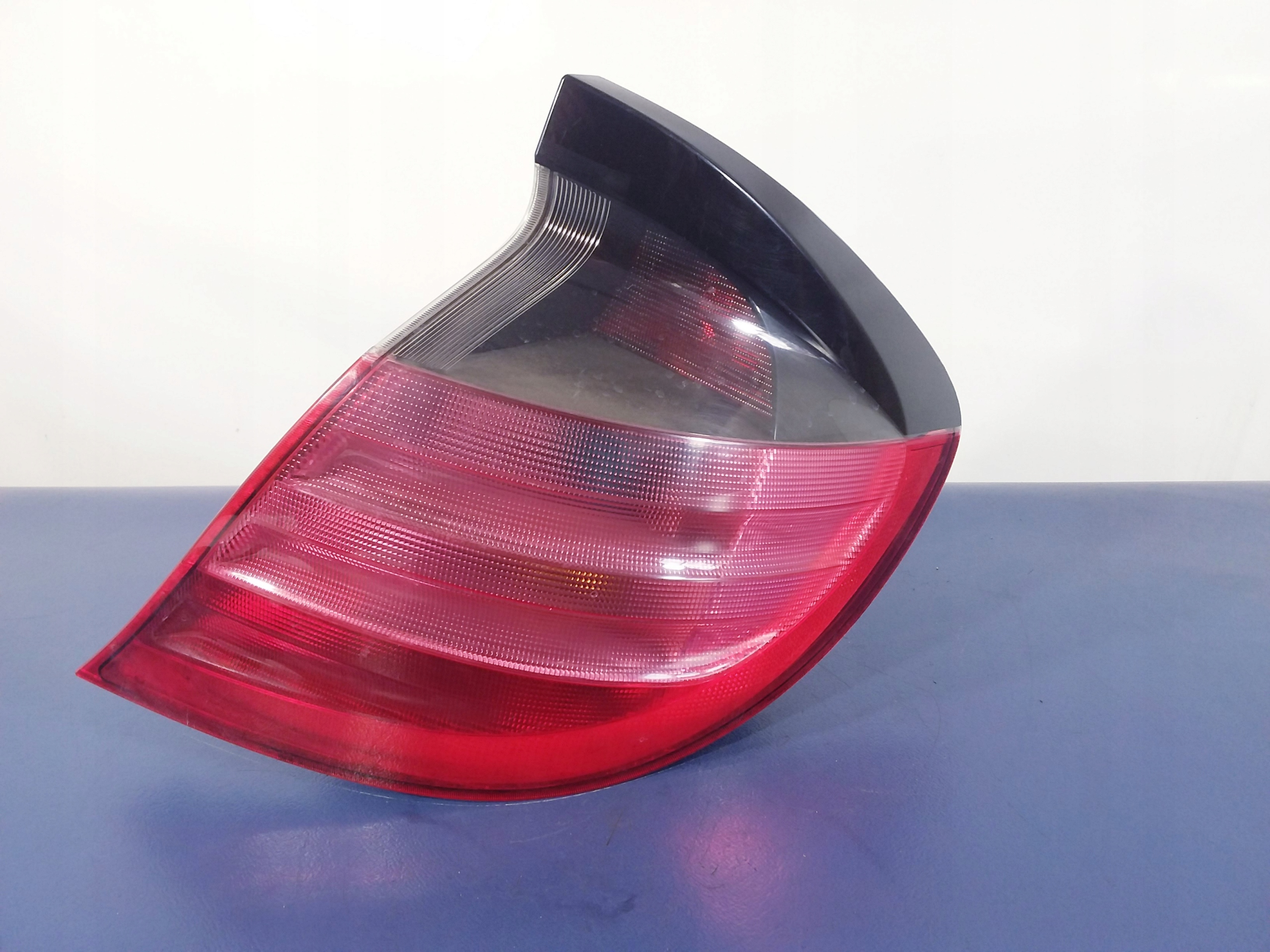 MERCEDES C KLASA CL203 W203 LAMPA TYŁ TYLNA PRAWA
