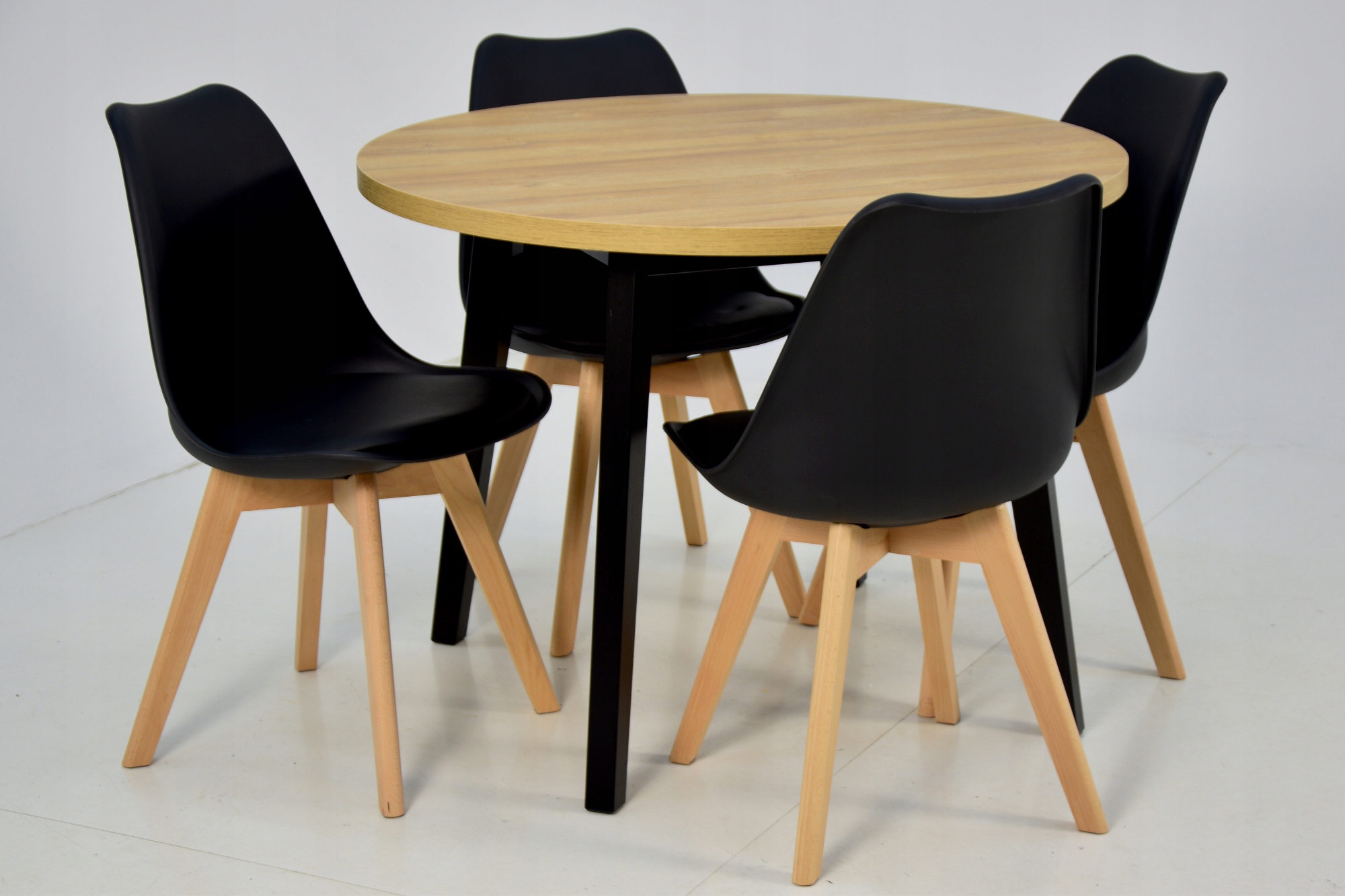 4 скандинавських стільця + круглий стіл 100 см Кількість елементів у наборі 5