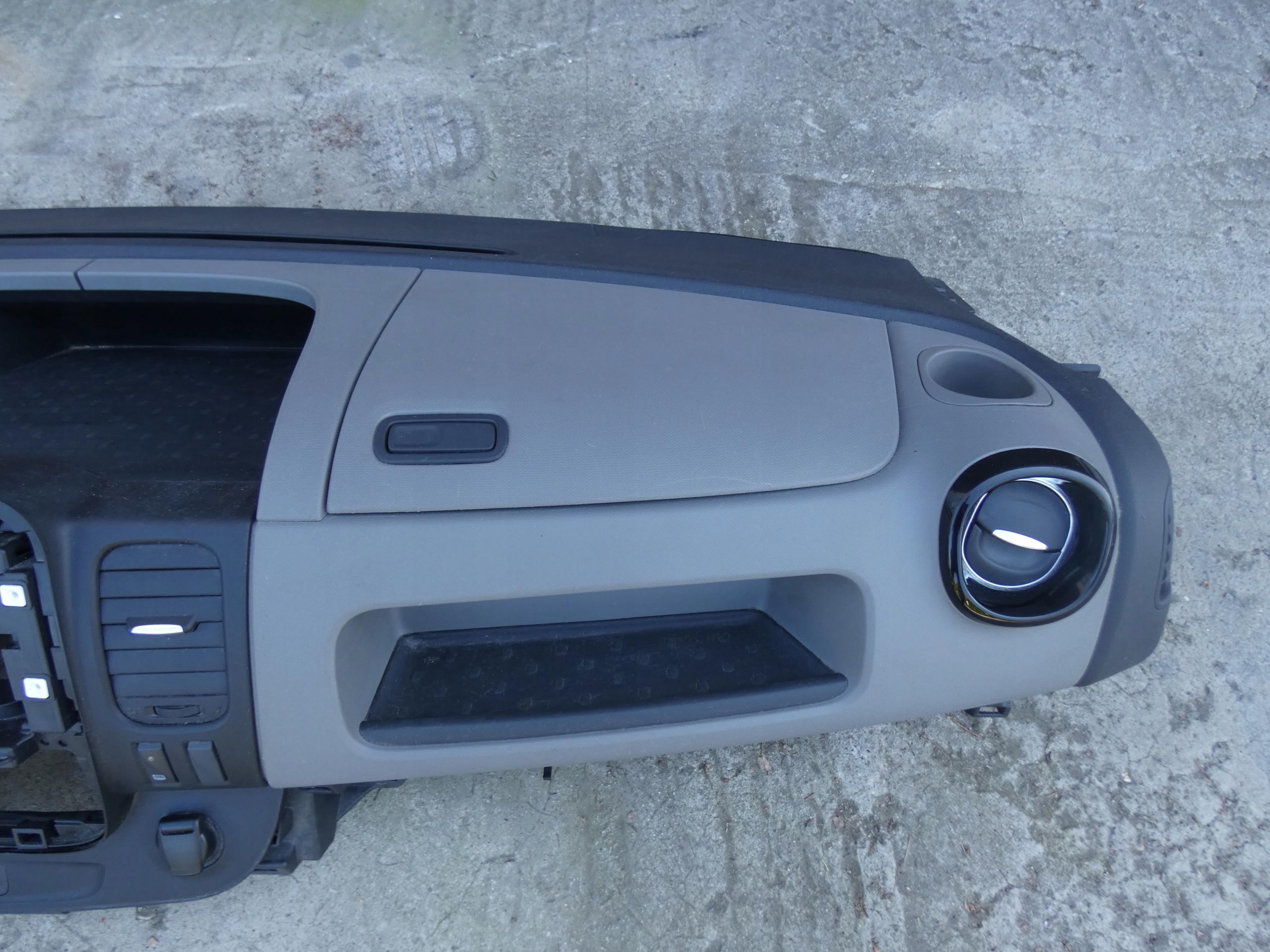 dashboard console EU RENAULT TRAFIC III 2018r
