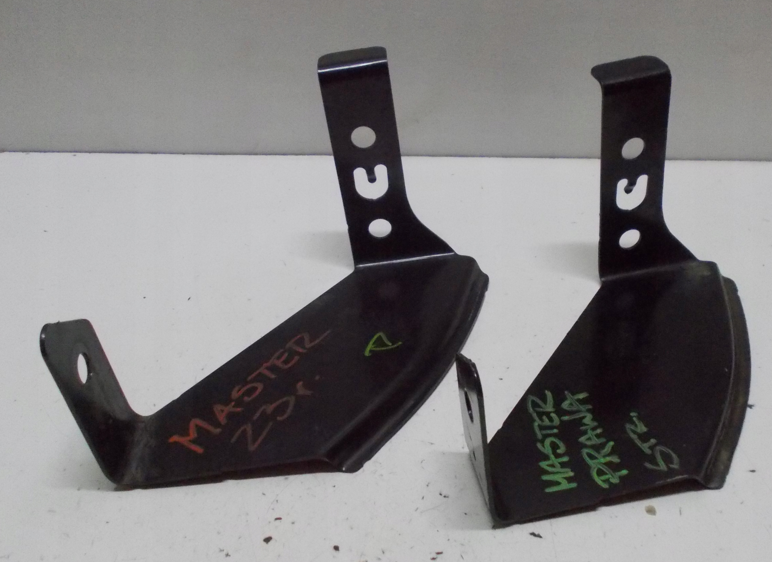 RENAULT MASTER III rechts halter der stoßstange vorne 744623971R