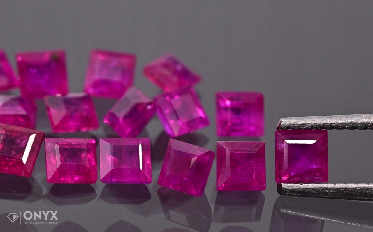 Rubín fasetovaný čtverec 3x3 mm