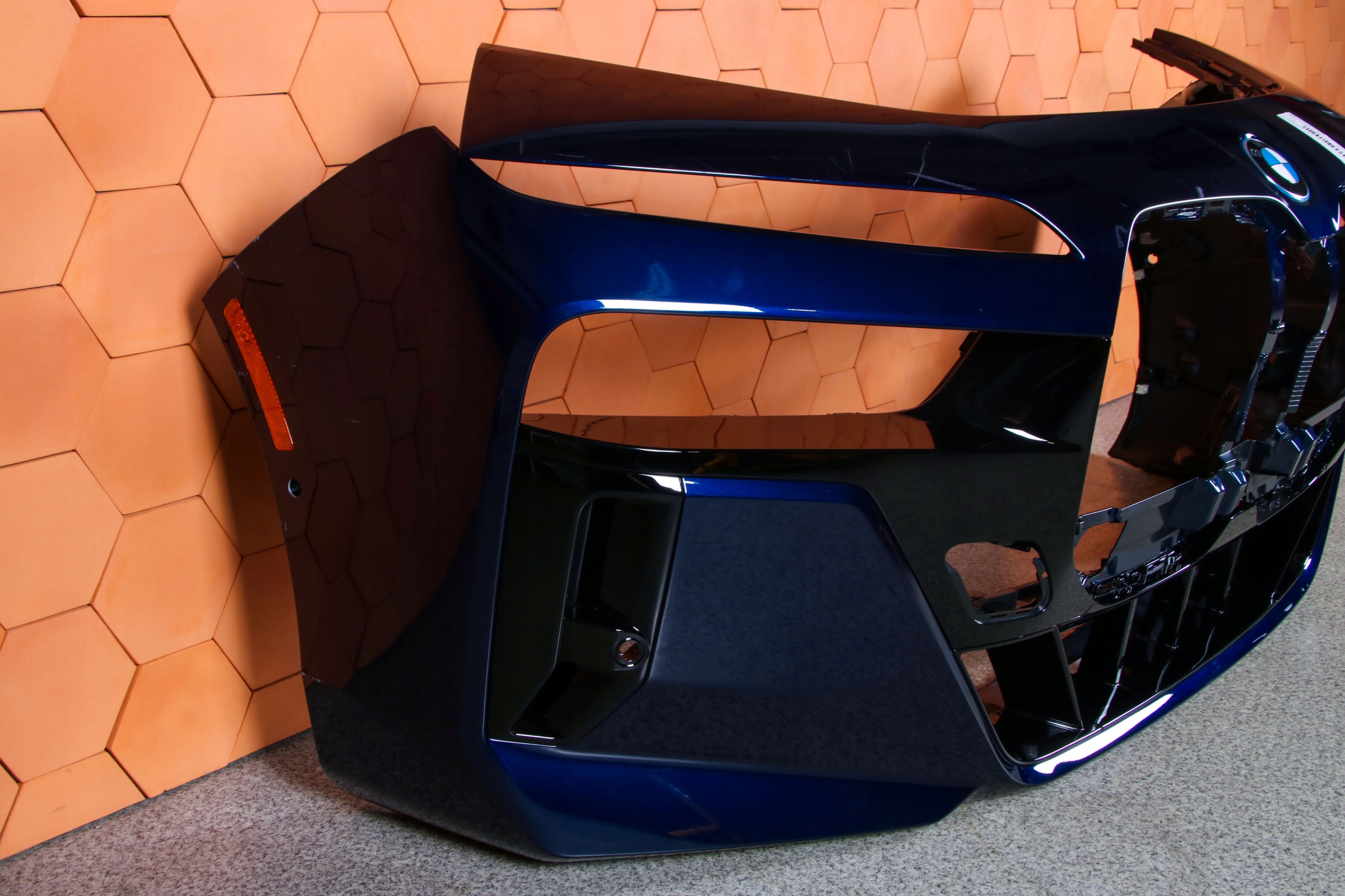 BMW 7 G70 i7 m-packet bumper front USA colour C3Z