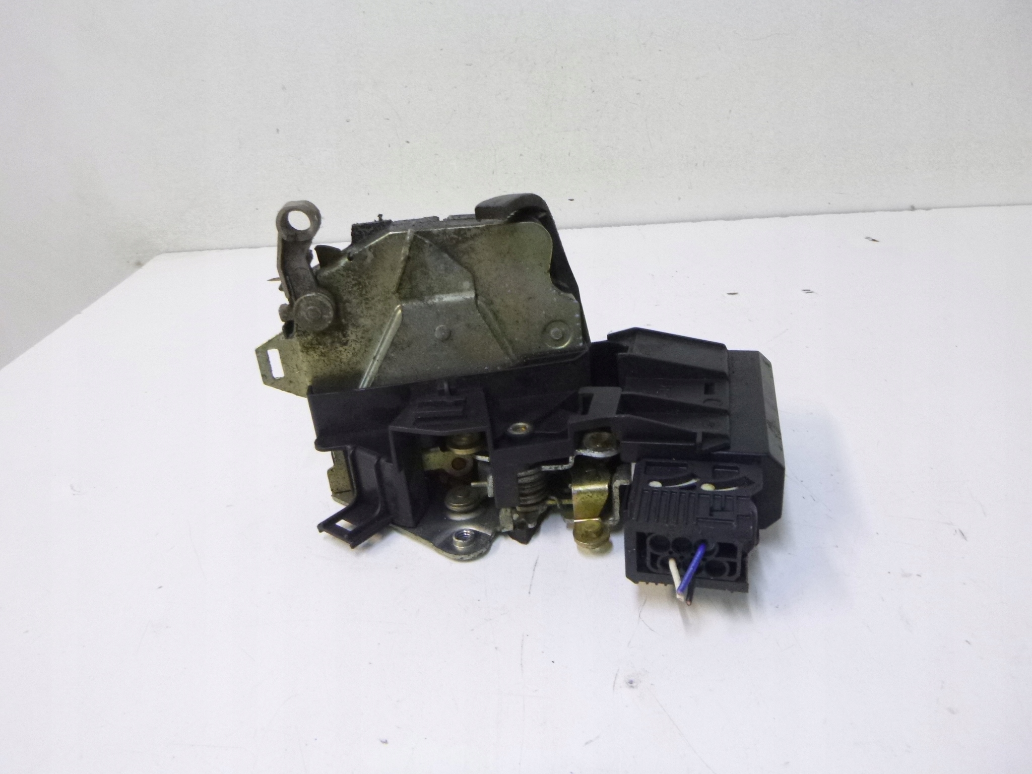lock rear part right BMW E39 520I KOMBI 1998
