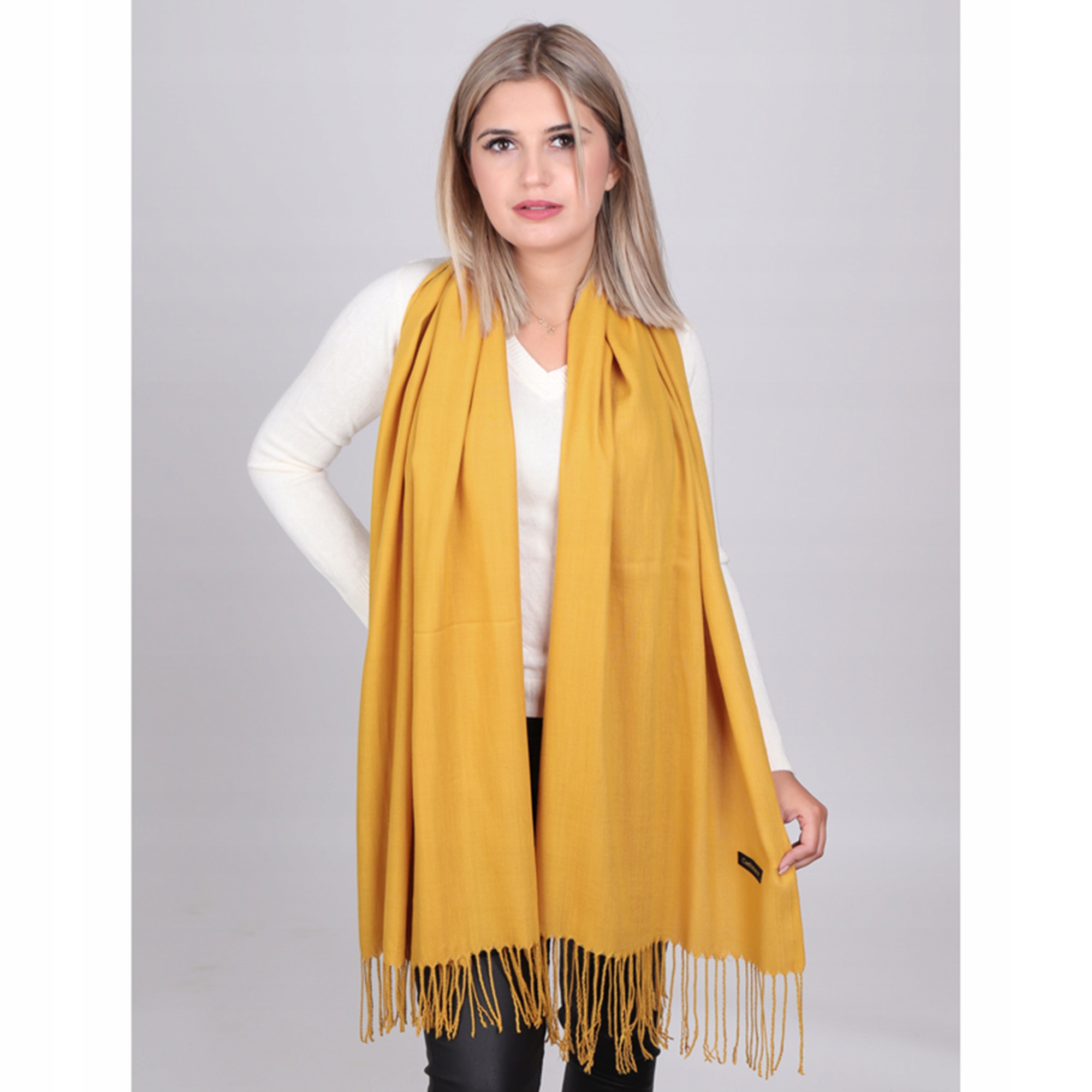 SZAL DAMSKI SZALIK PREMIUM Z FRĘDZLAMI Marka Moramo