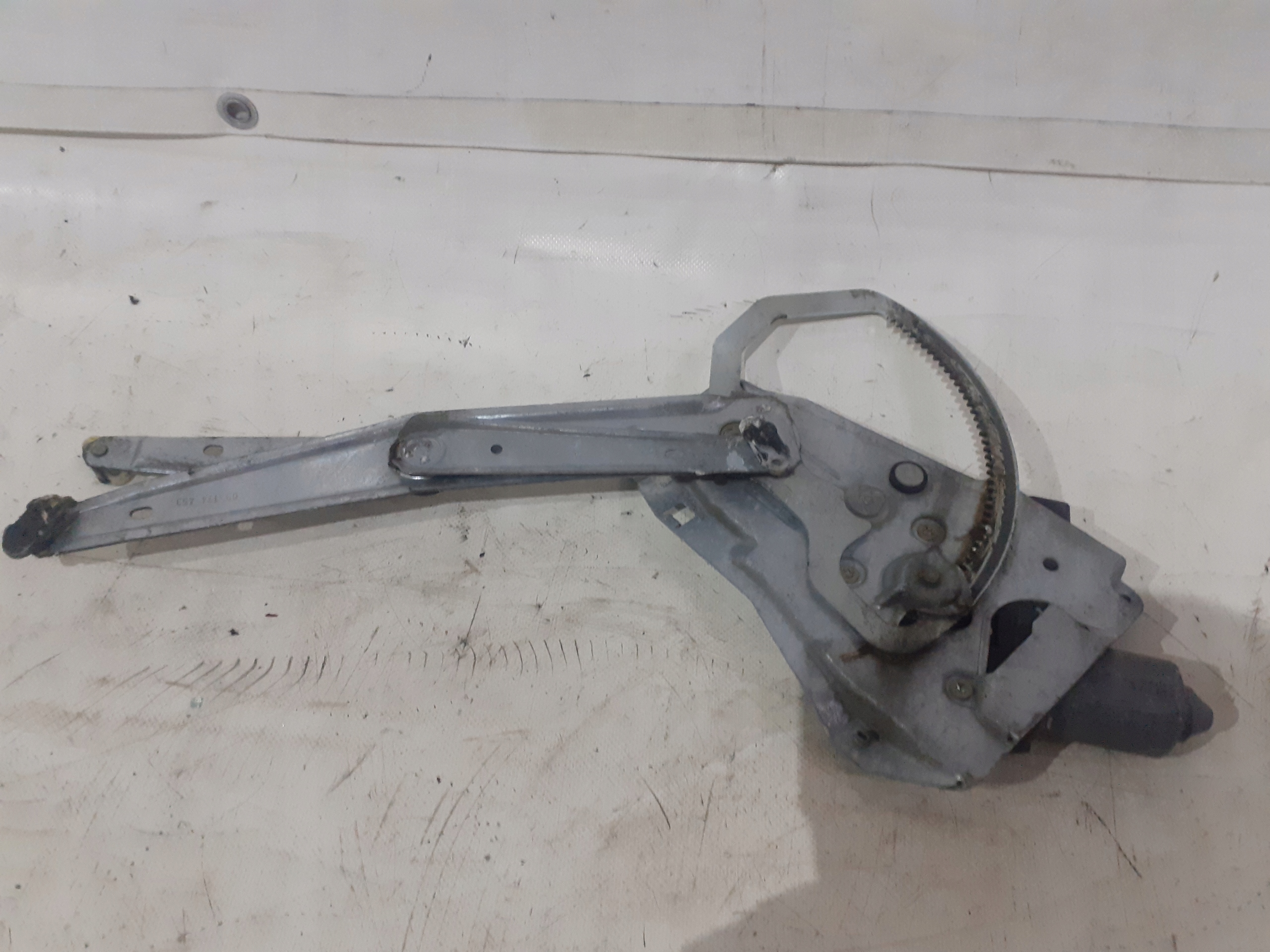 window regulator front left OPEL OMEGA B