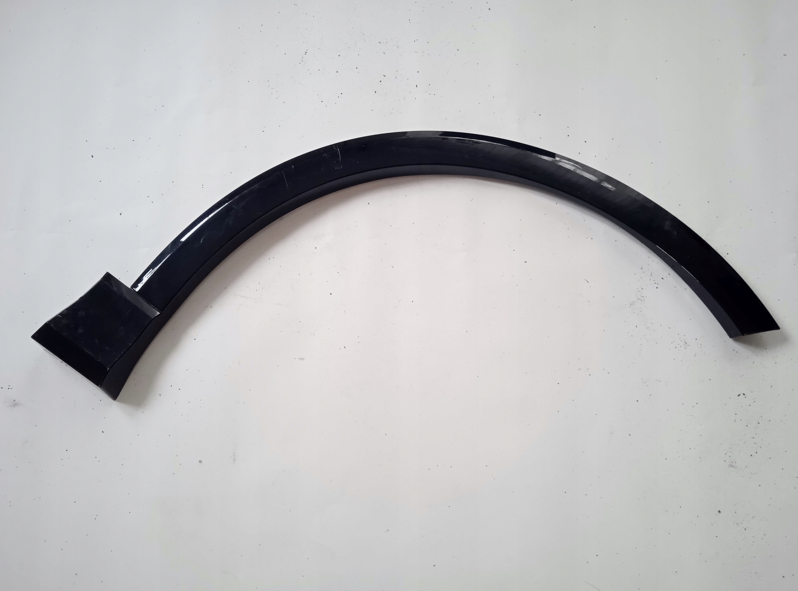 Listwa błotnika przód prawa AUDI Q4 E-TRON