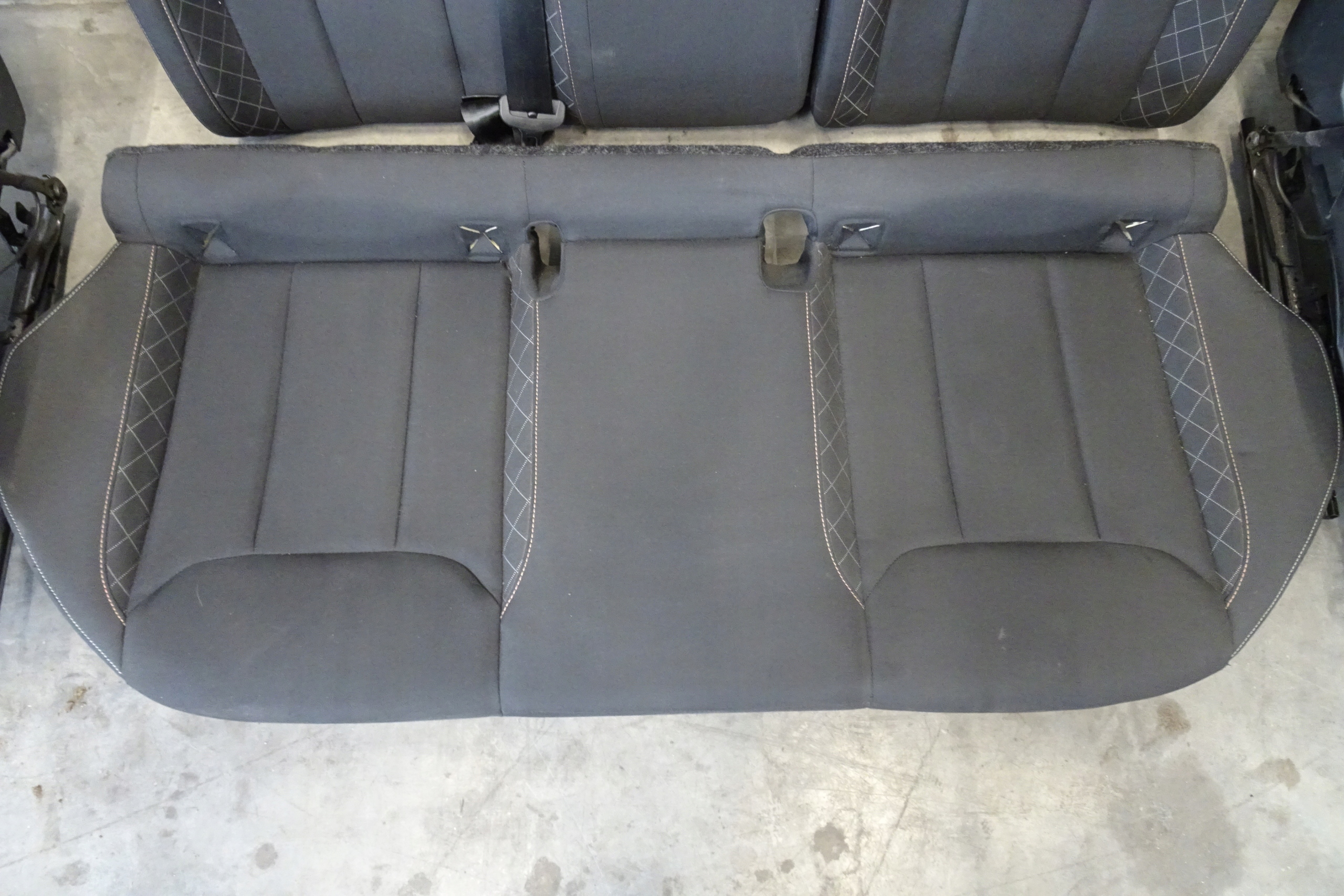 SKODA KAMIQ - кресла диван