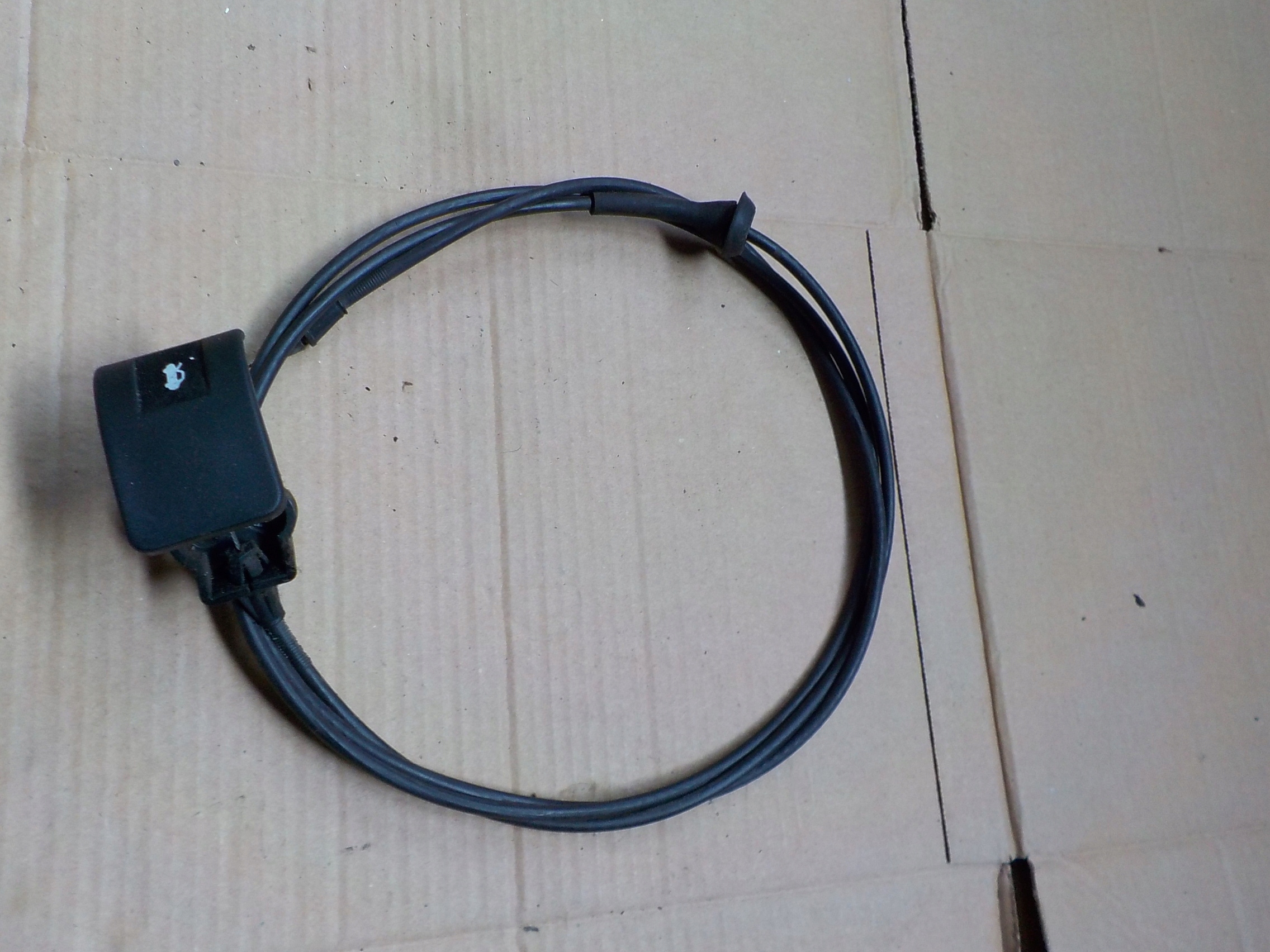 poignée corde pour l'ouverture du capot dodge caliber 2009r 05074169AE