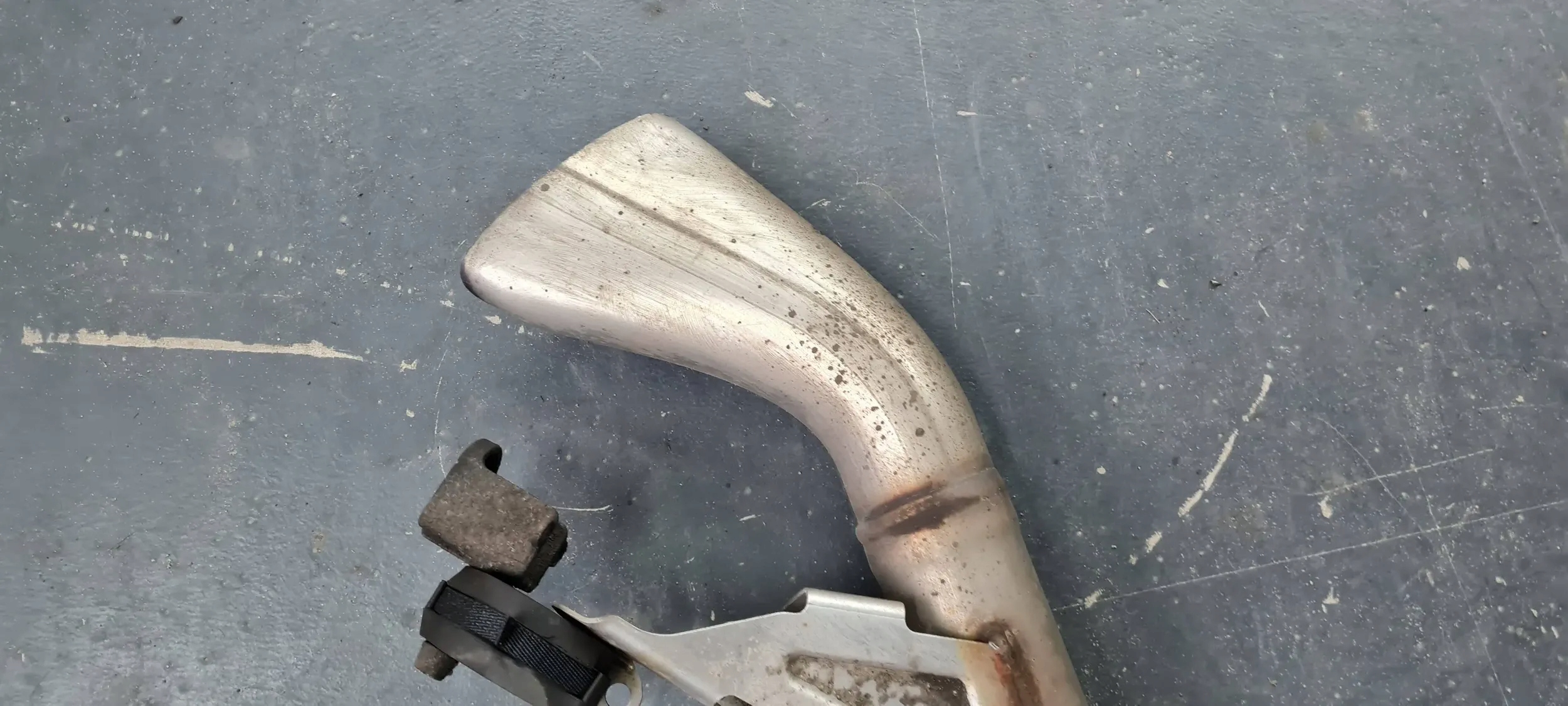 A4 B9 8W TLUMIK Échappement 2.0 TDI 8W0119C