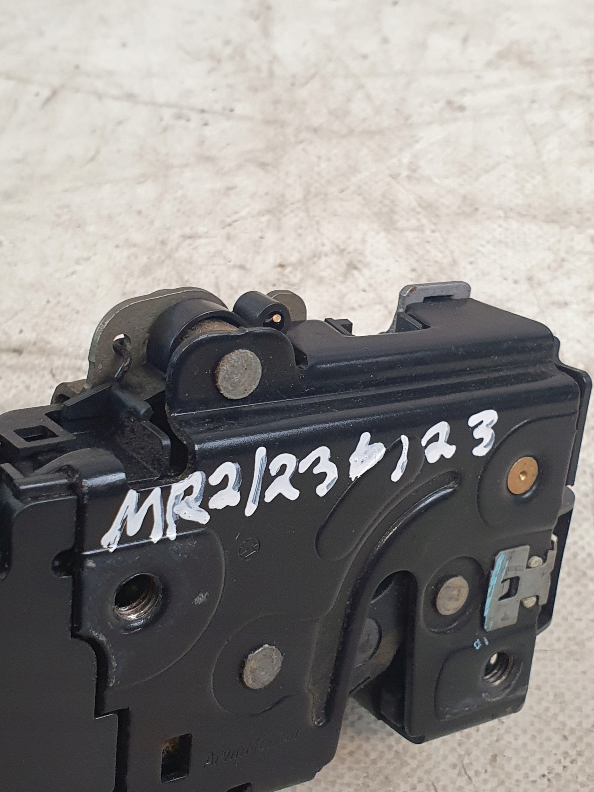 lock door right front OE 3D1837016 SEAT TOLEDO III 05r.