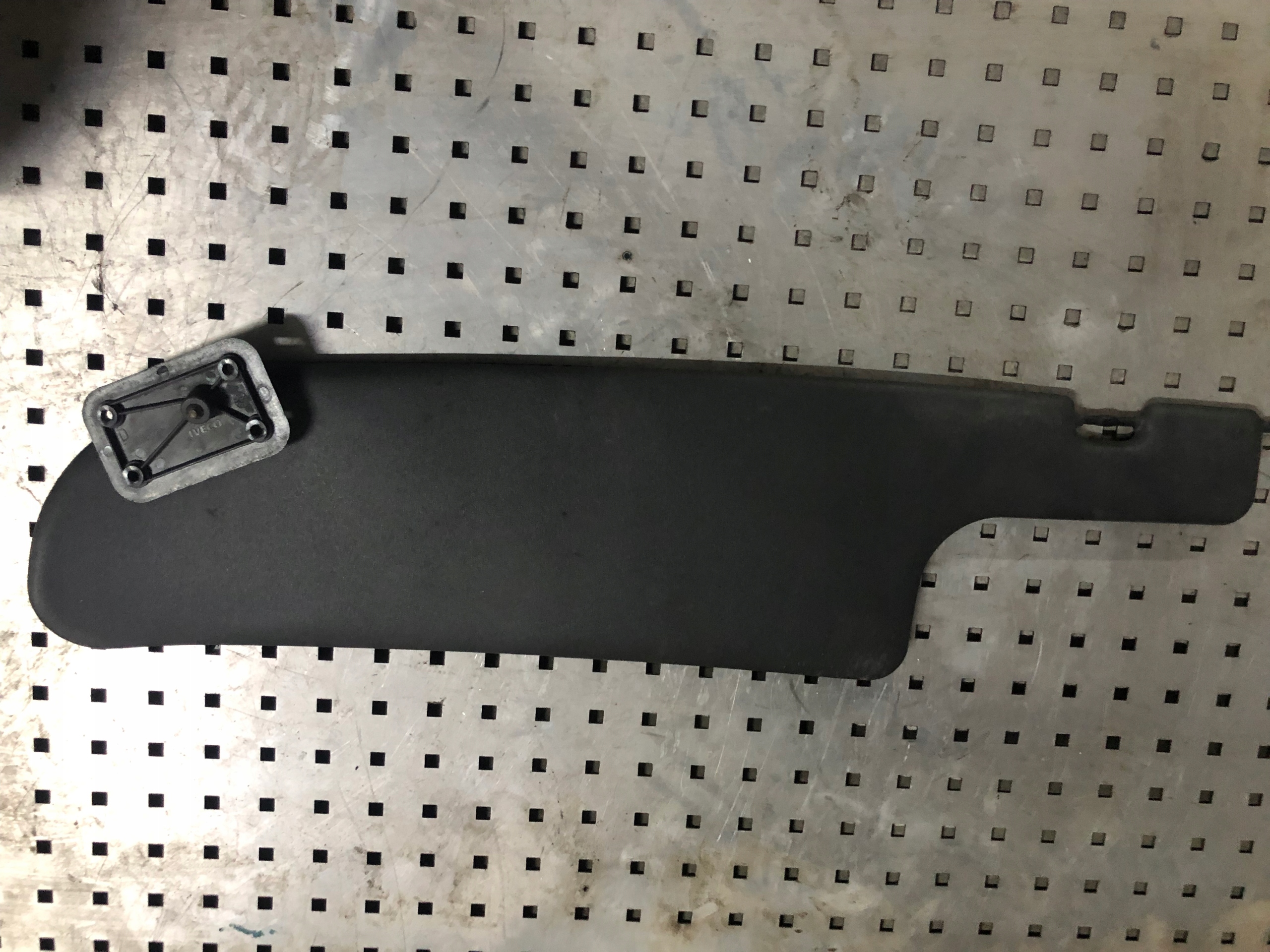 OSŁONA PRZECIWSŁONECZNA PRAWA IVECO DAILY 2.8 Producent części Iveco OE