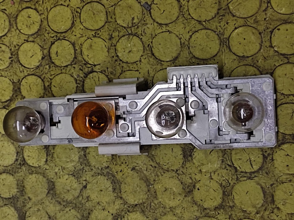 SKODA OCTAVIA and light right rear part 1U6945096