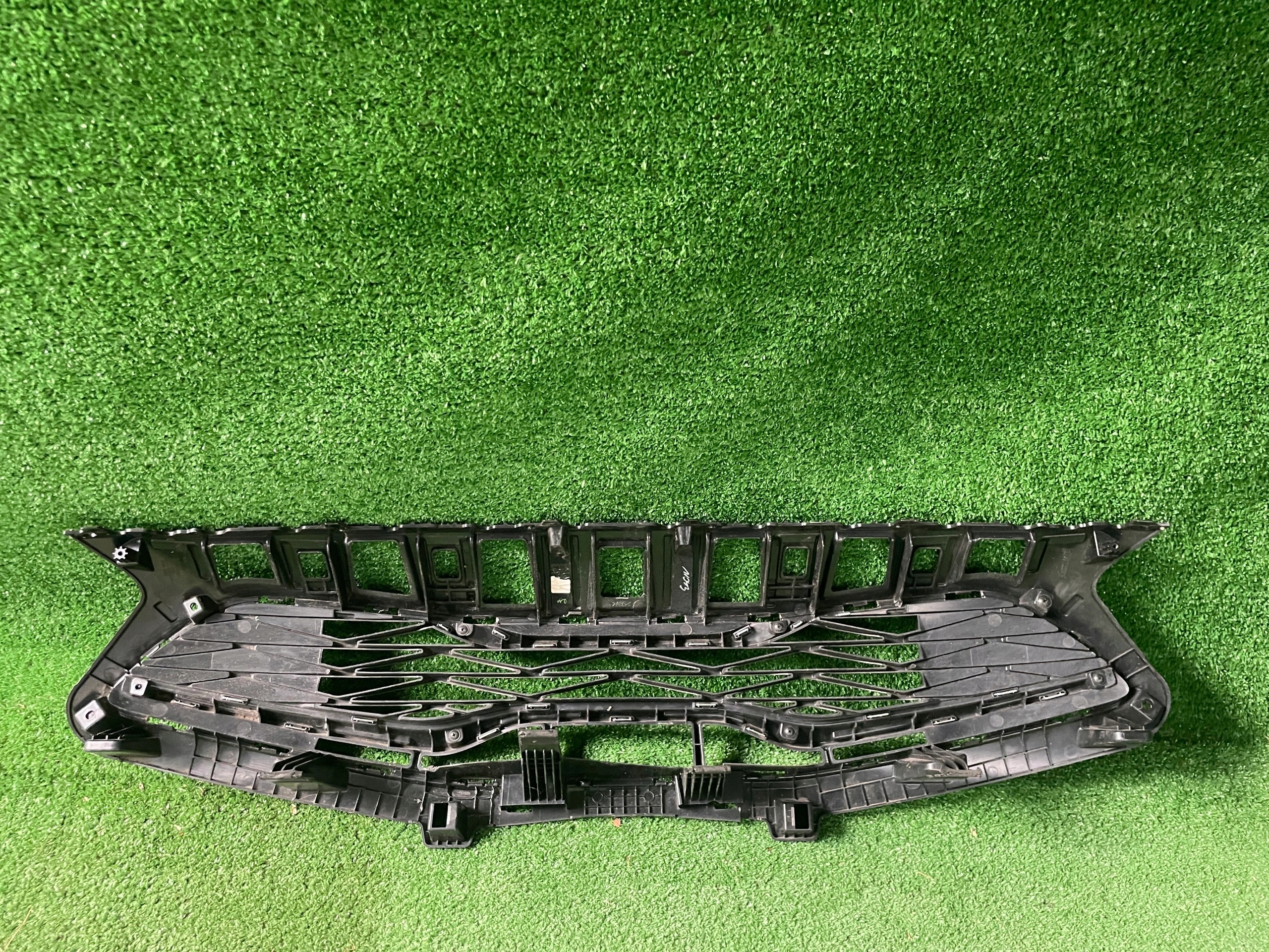 Kia Ceed III front PREKLADgrill 86351J7DBO
