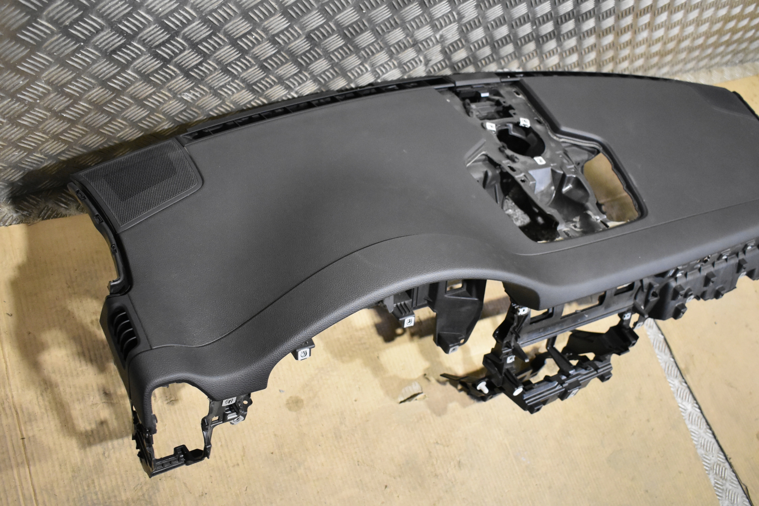 IDEALNA console dashboard ROZDZIELACZA PORSCHE CAYENNE 9Y 1