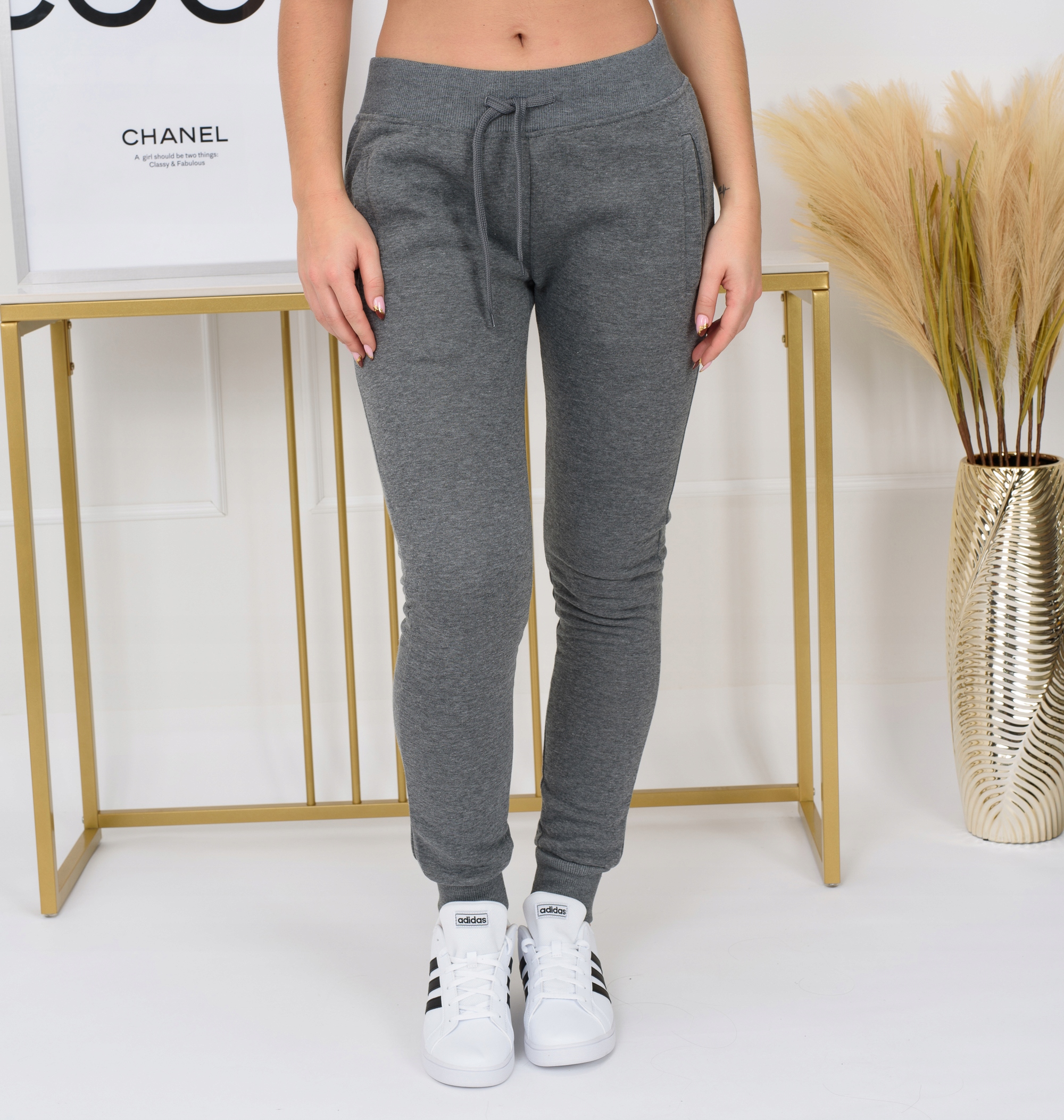 CK01 roz. L DAMSKIE SPODNIE DRESOWE GŁADKIE Stan (wysokość w pasie) średni