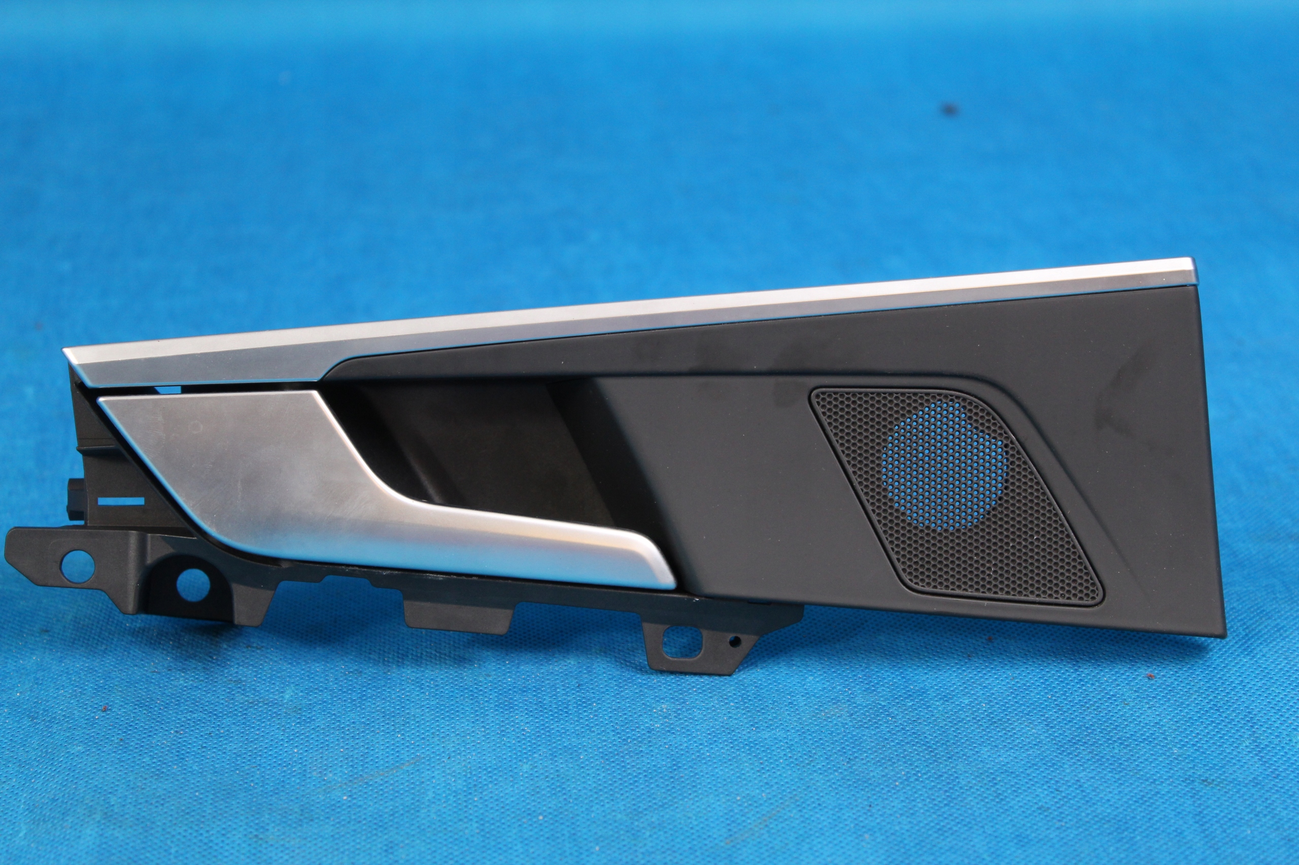 AUDI A4 B9 8W KLAMKA DRZWI TYL LEWY LED 16R