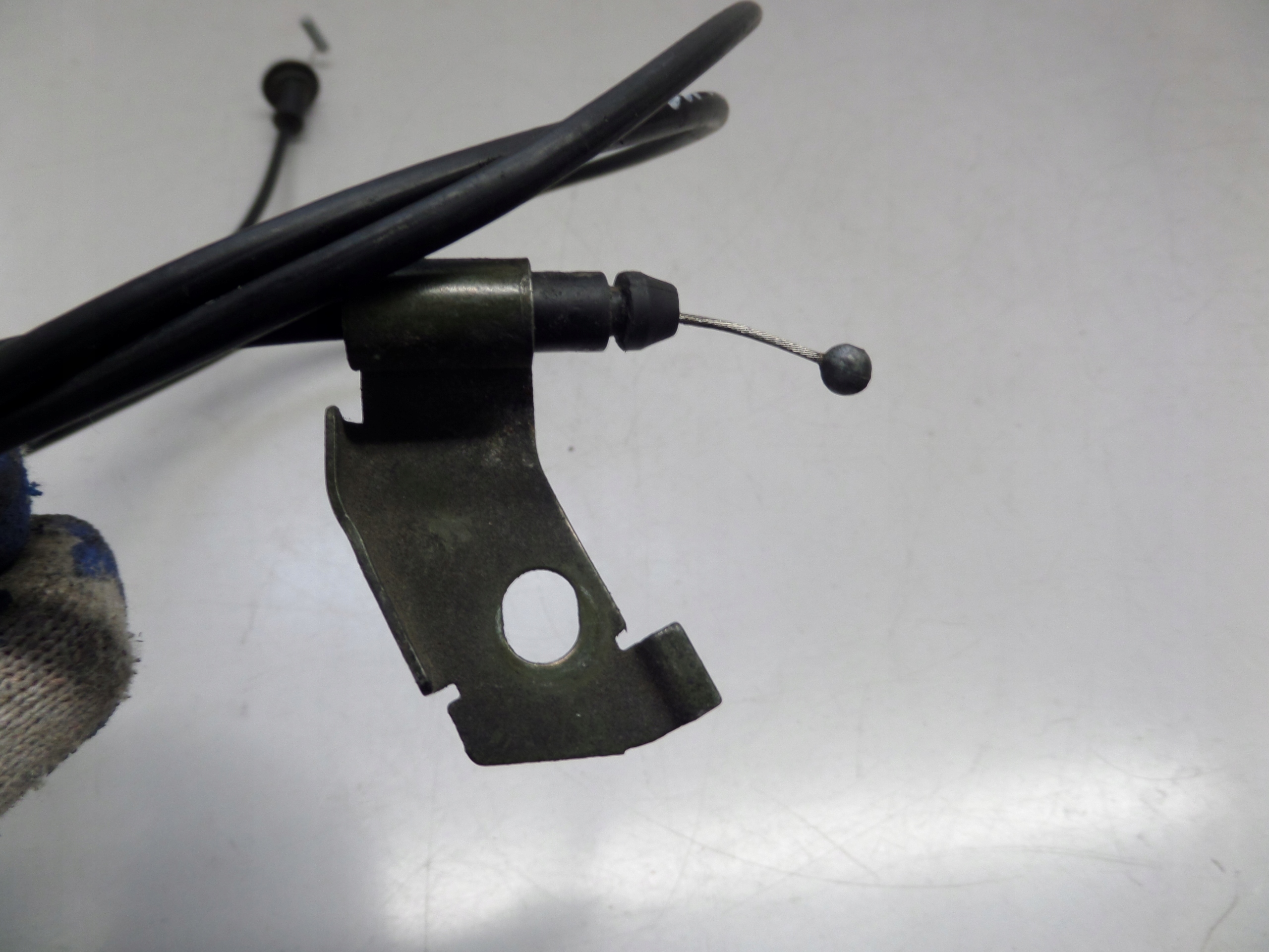 Câble du capot HYUNDAI ACCENT II LC 01-05