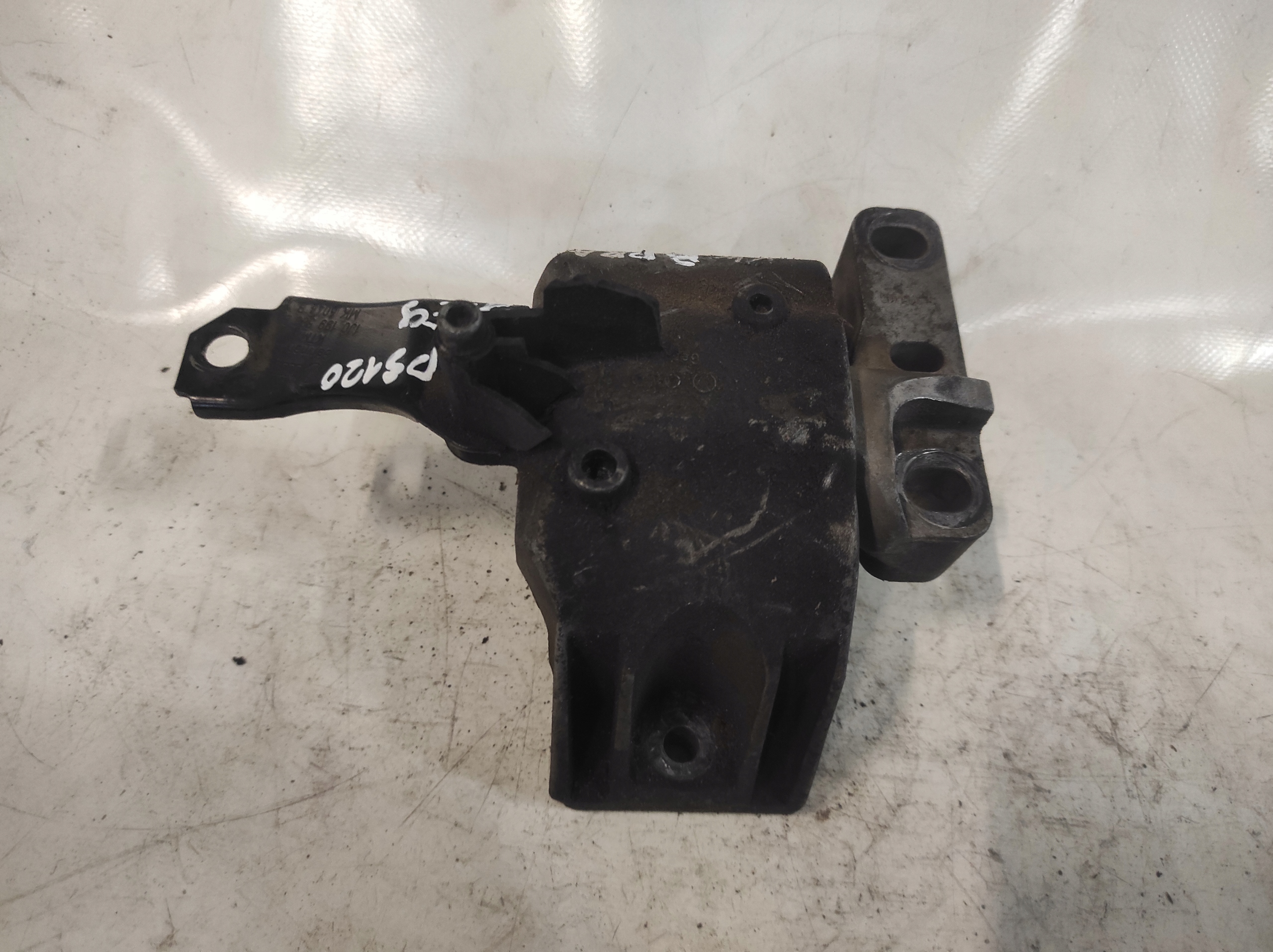 Volkswagen Bora engine mount 1J0199588B