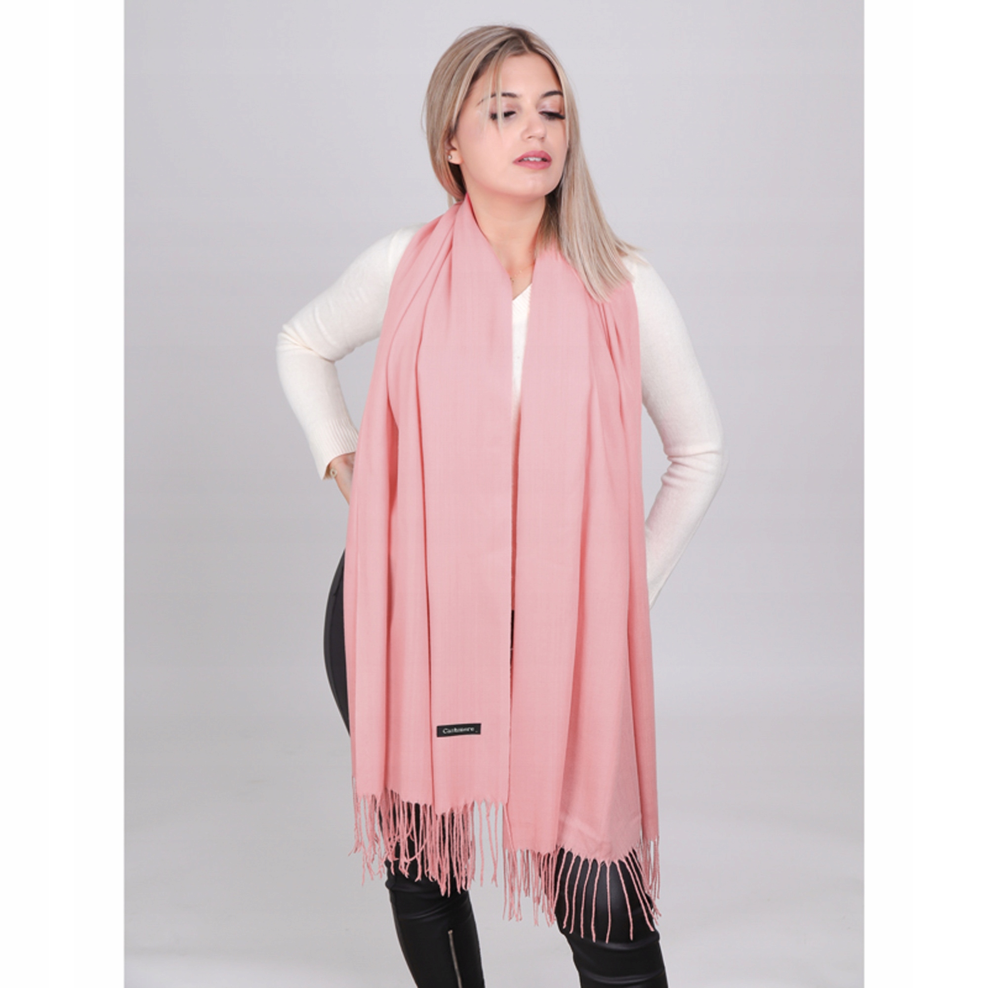 SZAL DAMSKI SZALIK PREMIUM Z FRĘDZLAMI Marka Moramo