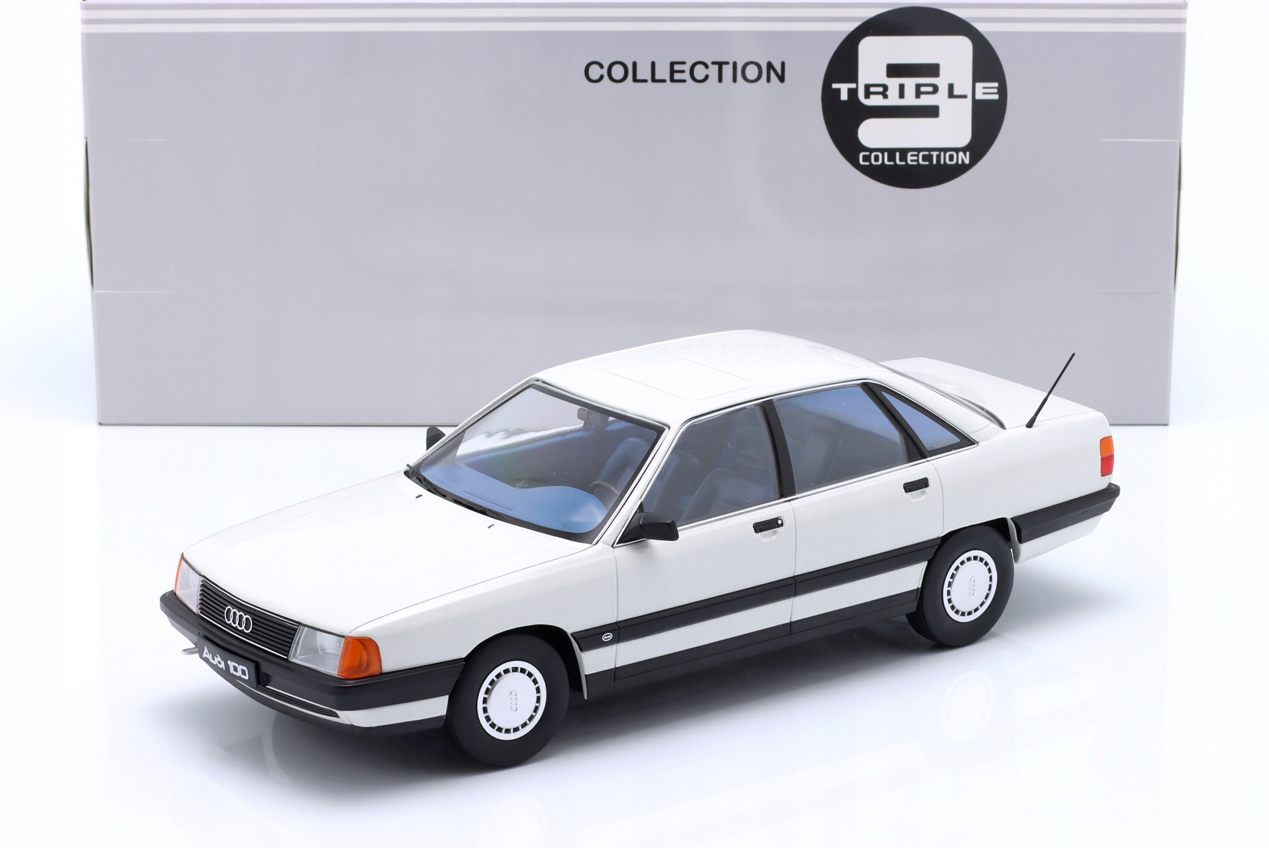 TRIPLE9 Audi 100 (C3) 1989 Alpine White 1:18 Akce
