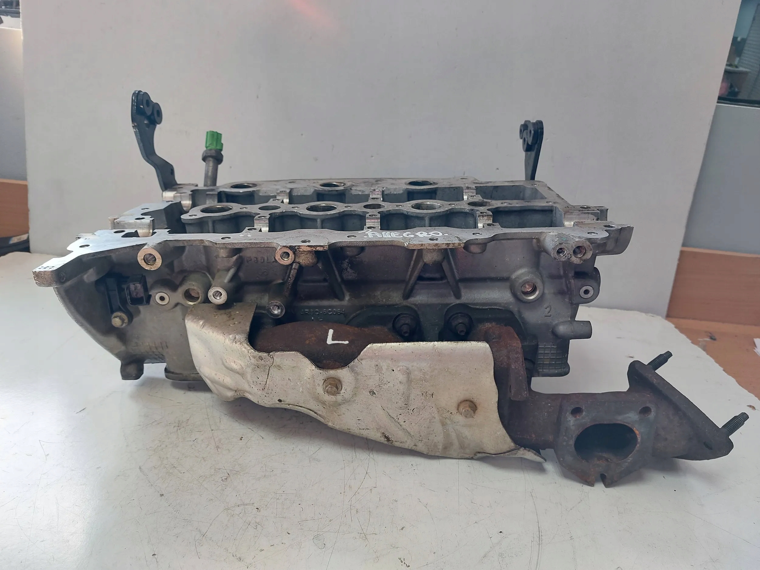 head. left Land Rover Jaguar 2.7 D