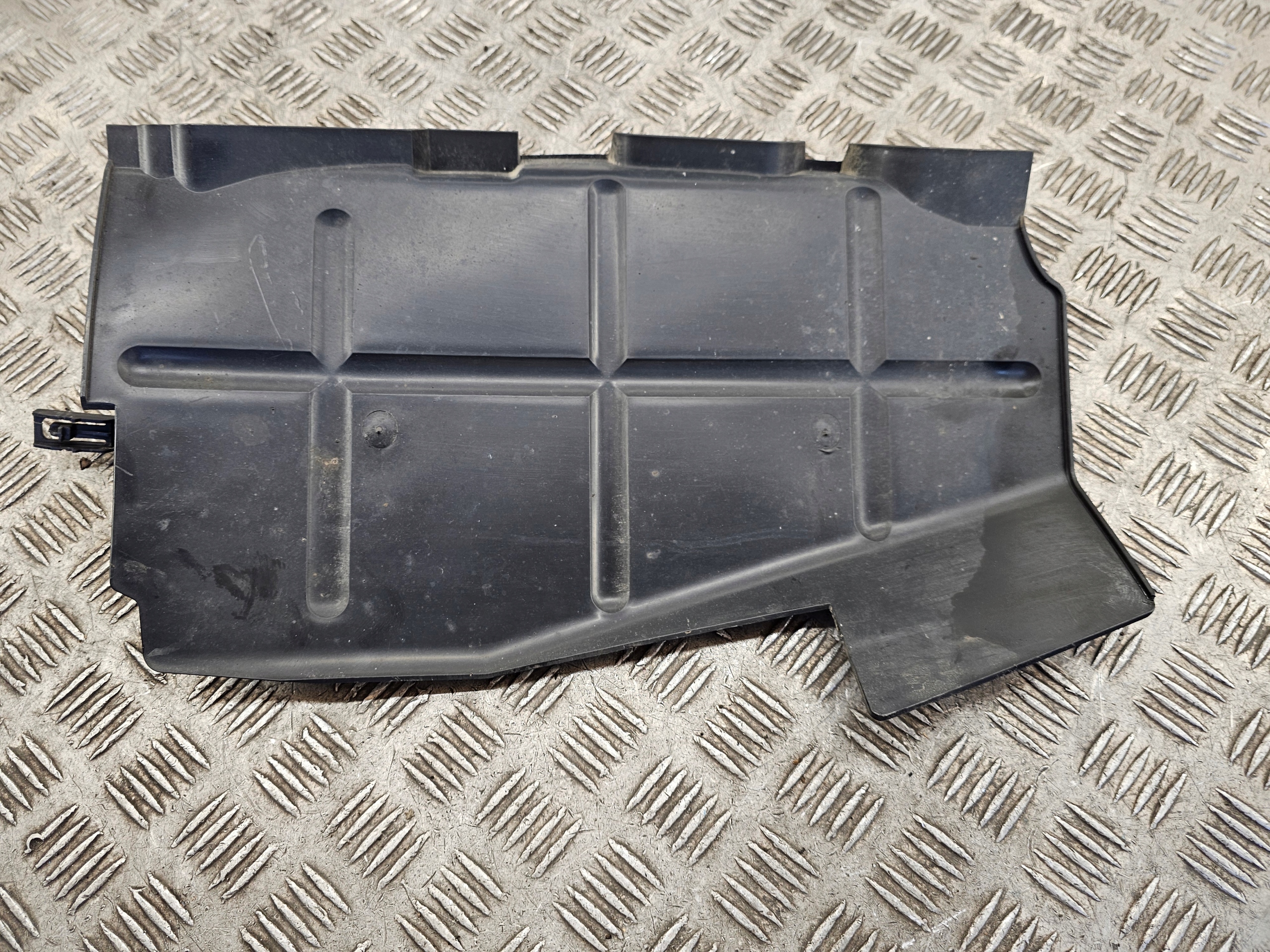 RENAULT TRAFIC II luftansaugkanal rechts 8200422680 93854604