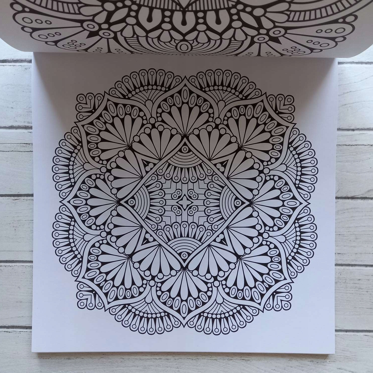 KOLOROWANKA MANDALE 72 SZTUKI BŁĘKITNA RELAKS NA PREZENT NA WAKACJE HIT Kod producenta 154