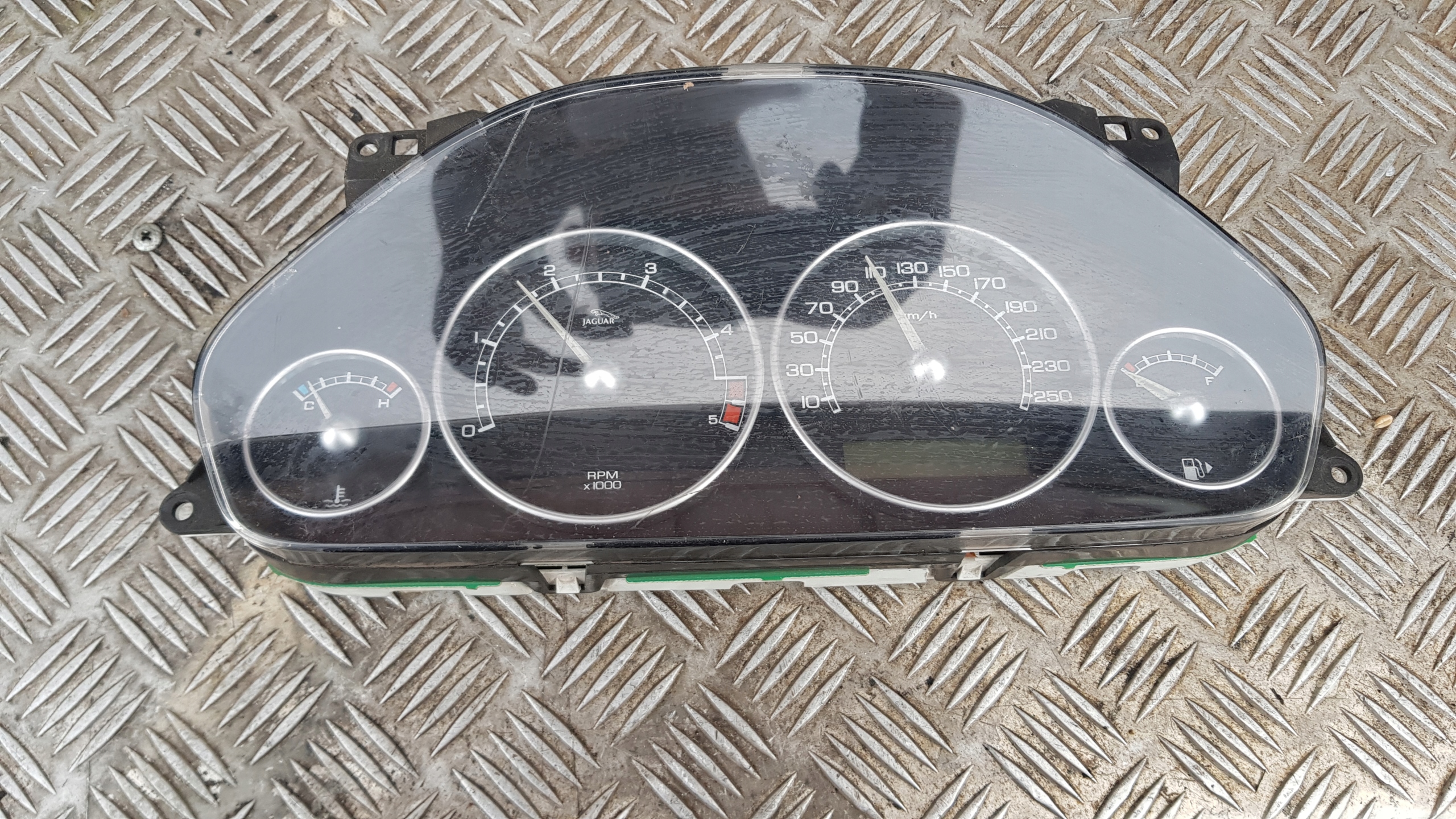 JAGUAR X-TYPE 2.2 D dials clock