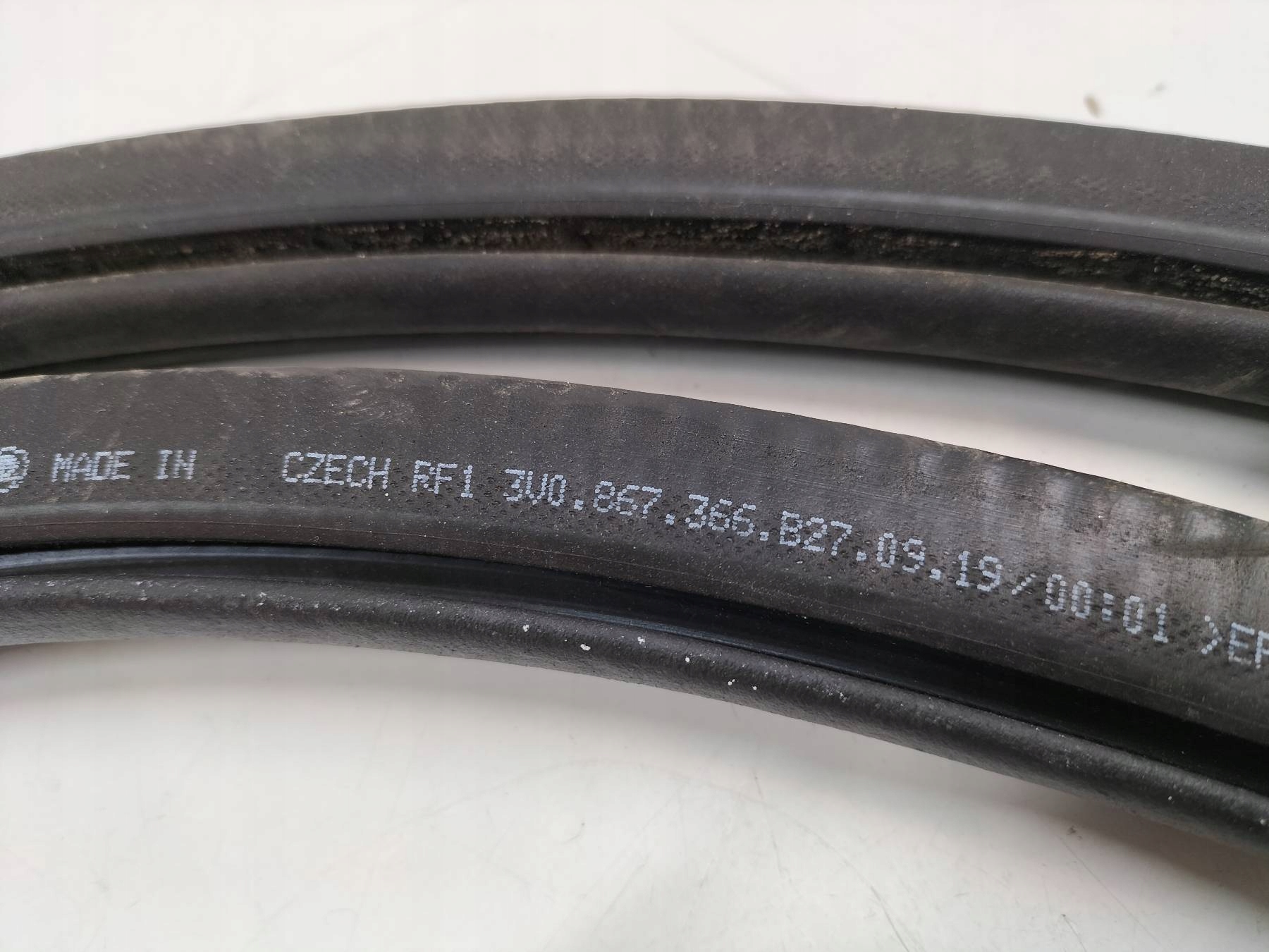 gasket door right front bodywork 3V Skoda Superb III (2015-)