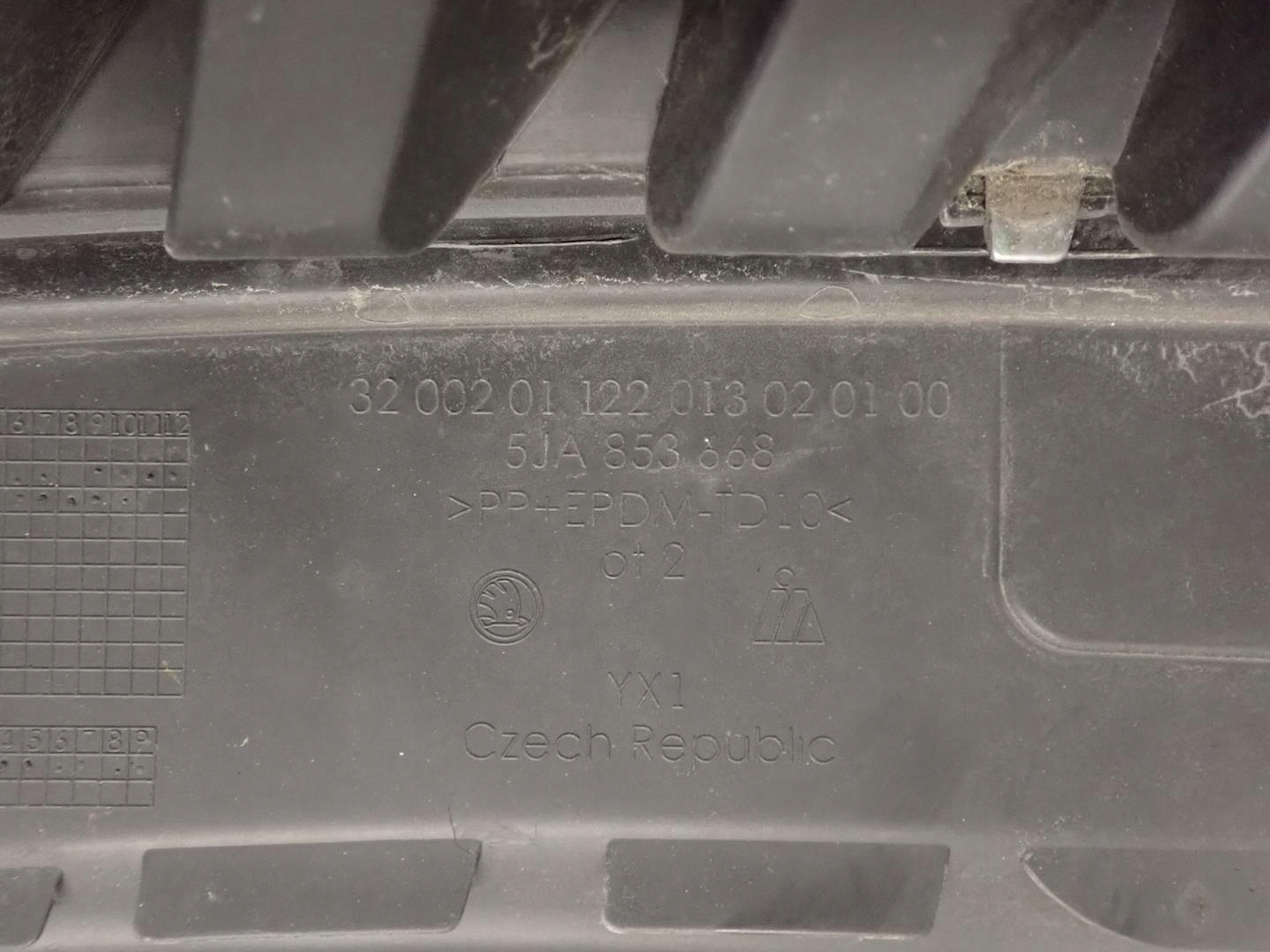 maska SKODA RAPID 2012- 5JA853668