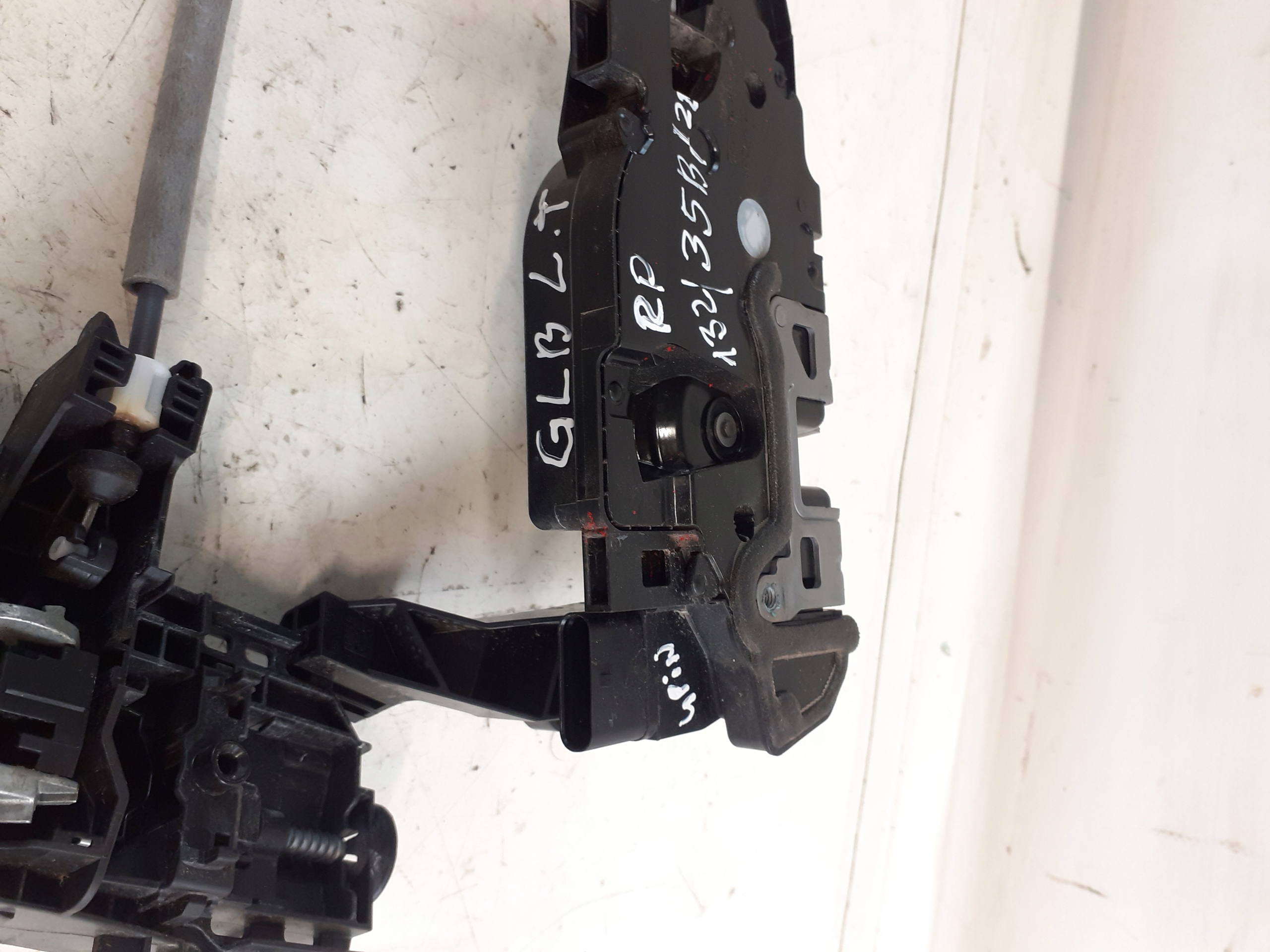 MERCEDES GLB W247 X247 handle lock left rear part